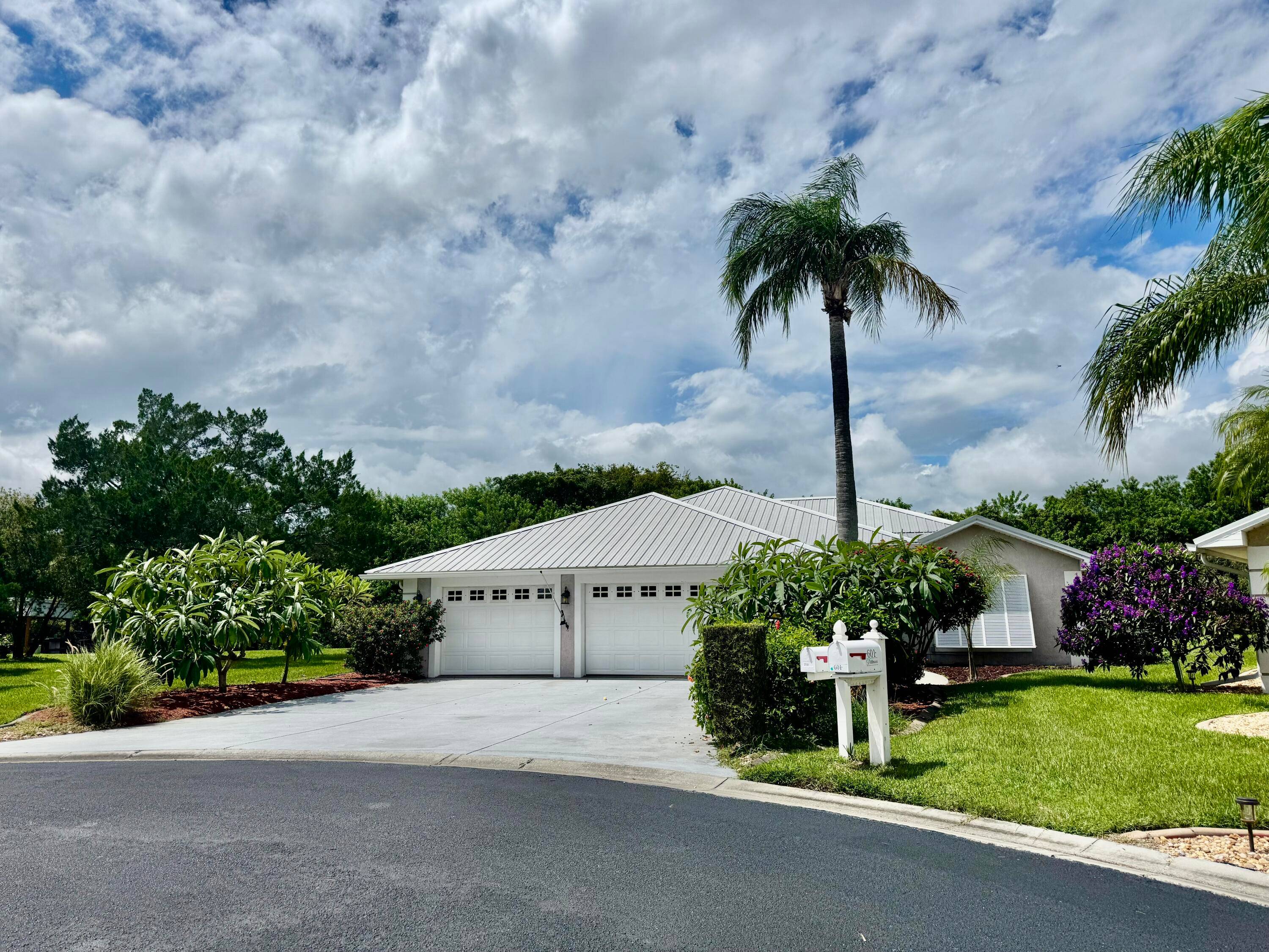 PARADISE IN PALM CREEK ! Lake ''O'' access !
