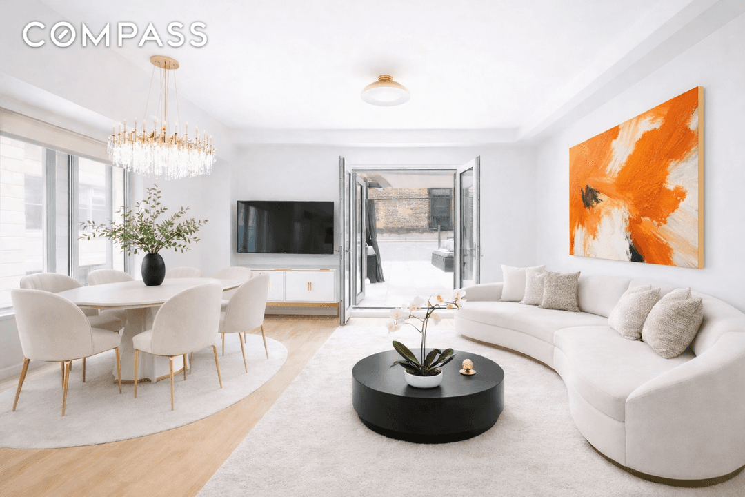 EXPANSIVE PRIVATE TERRACE IN DUMBO Located in the heart of DUMBO, this beautifully maintained one bedroom, one bathroom home offers approximately 912 sq.