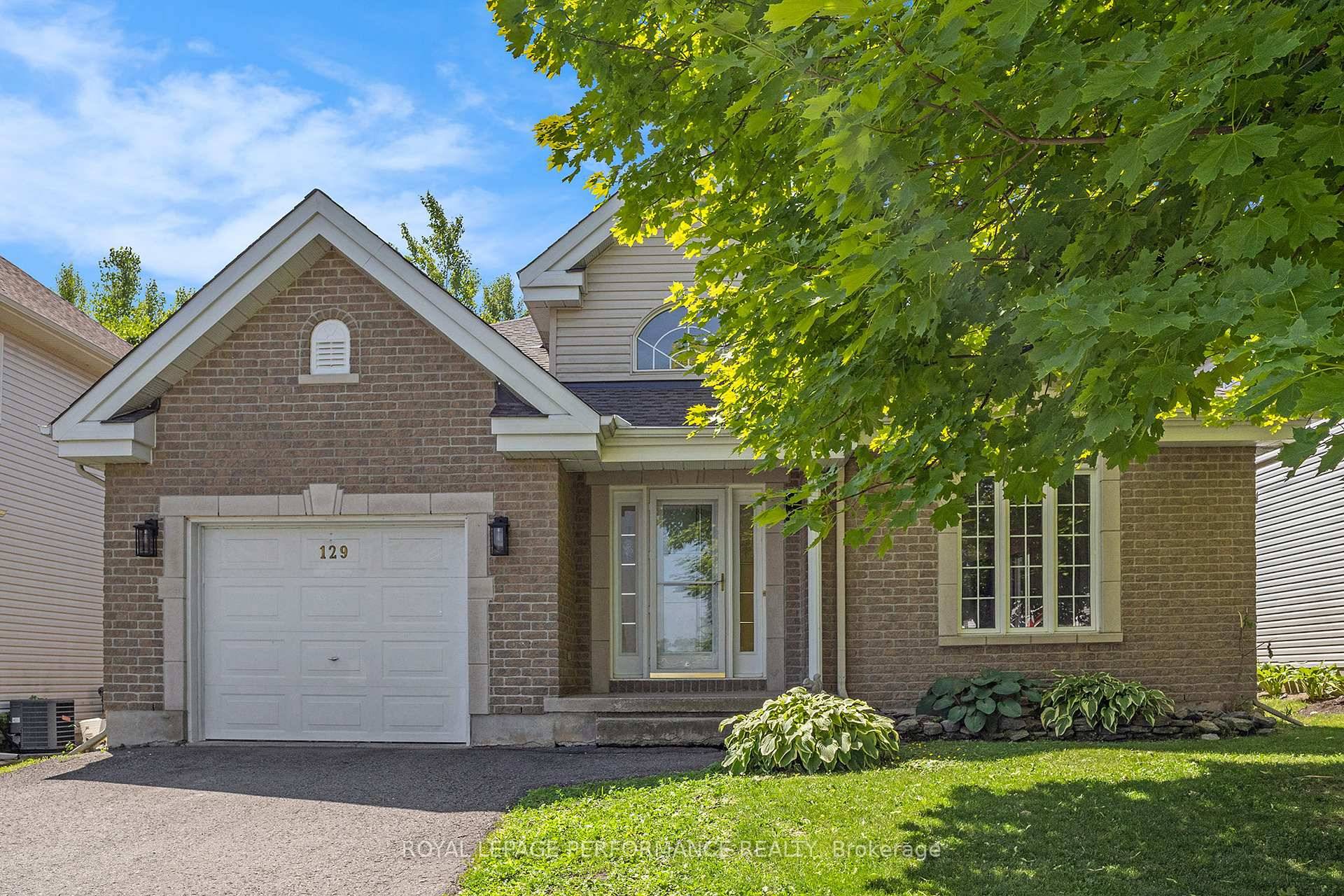 Discover this great opportunity to own a single family bungalow with no rear neighbours, all at the price of a townhouse.