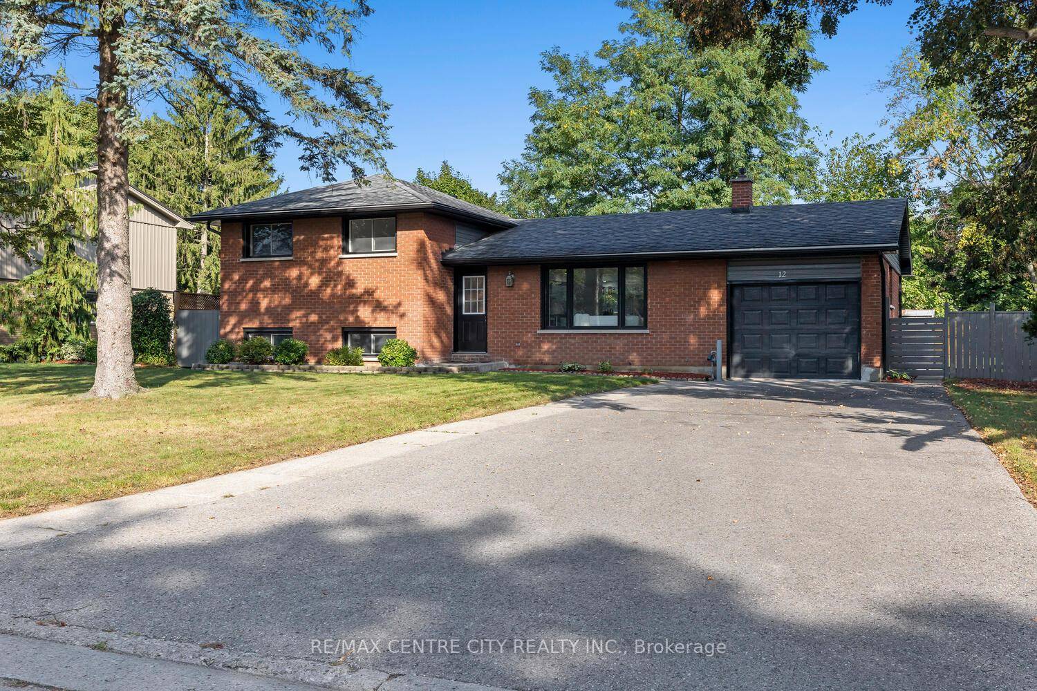 Wow ! It's like new ! Stunning, fully renovated all brick 4 Level Split in desirable Lambeth on a quiet street, huge 75 x 135' approximately 1 4 acre fully ...