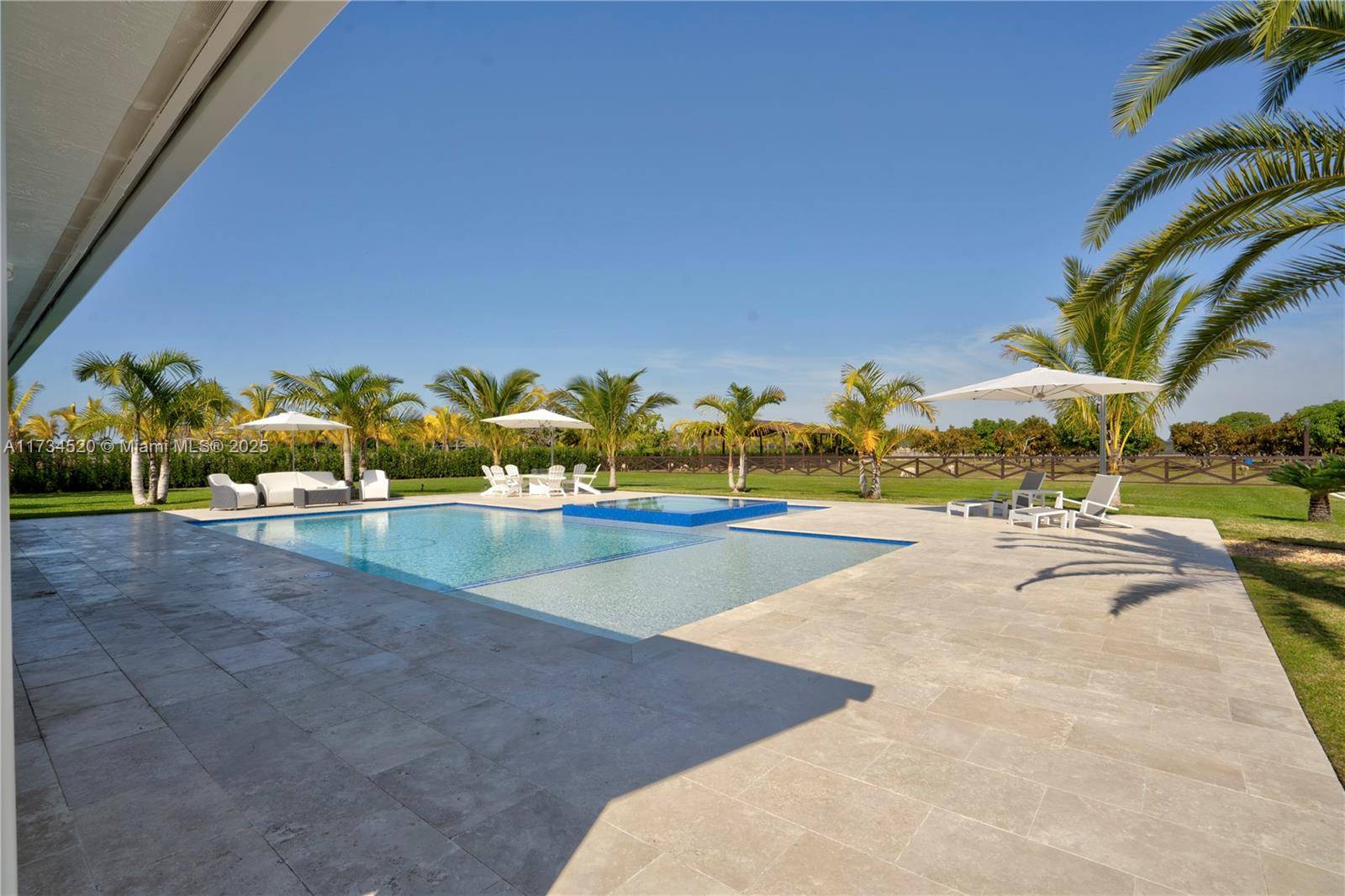 Welcome to Paradise ! ! This 4.