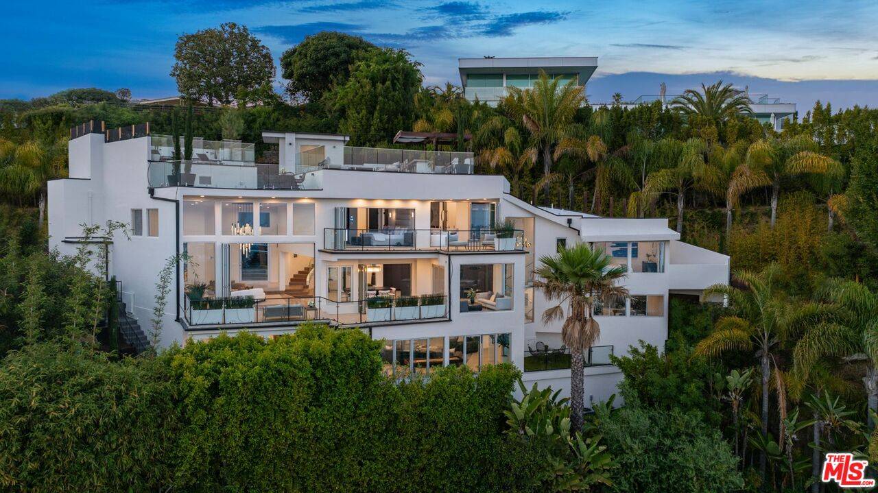 9270 Kinglet Dr 4BR Sunset Strip La
