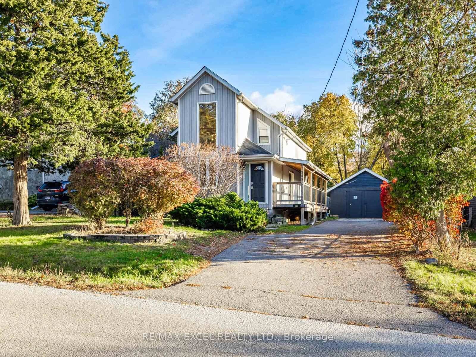 Welcome to this beautifully maintained and sun filled home in the sought after Keswick South community.