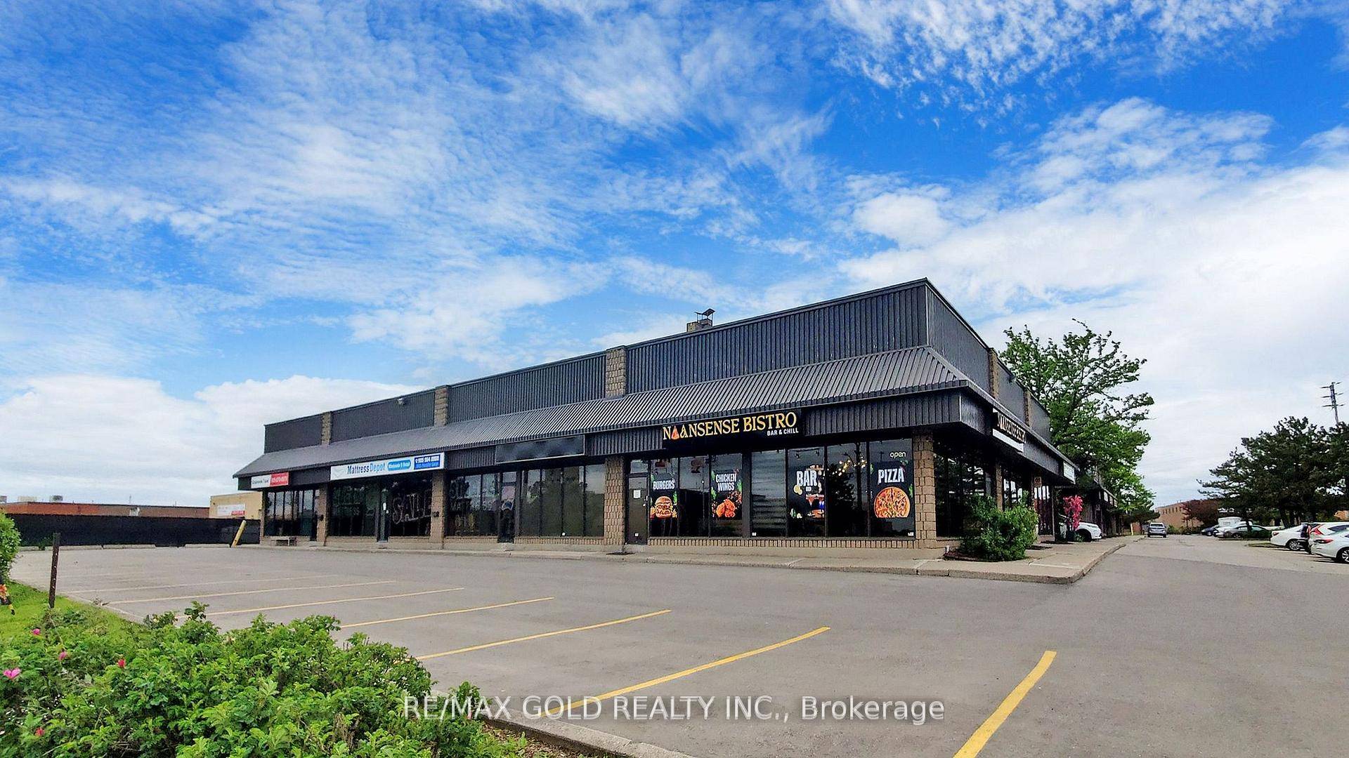 Here is your chance to run your own restaurant in a great Mississauga location !