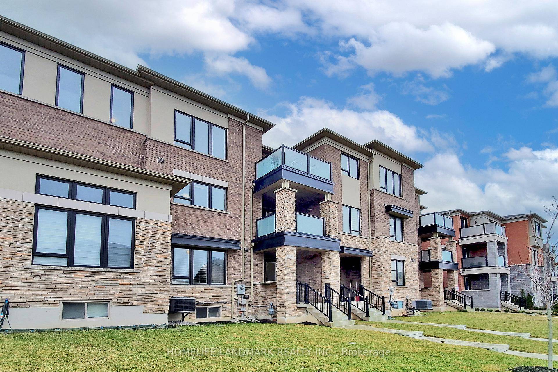 Executive 3 Storey Townhome in Aurora's Newest Community !