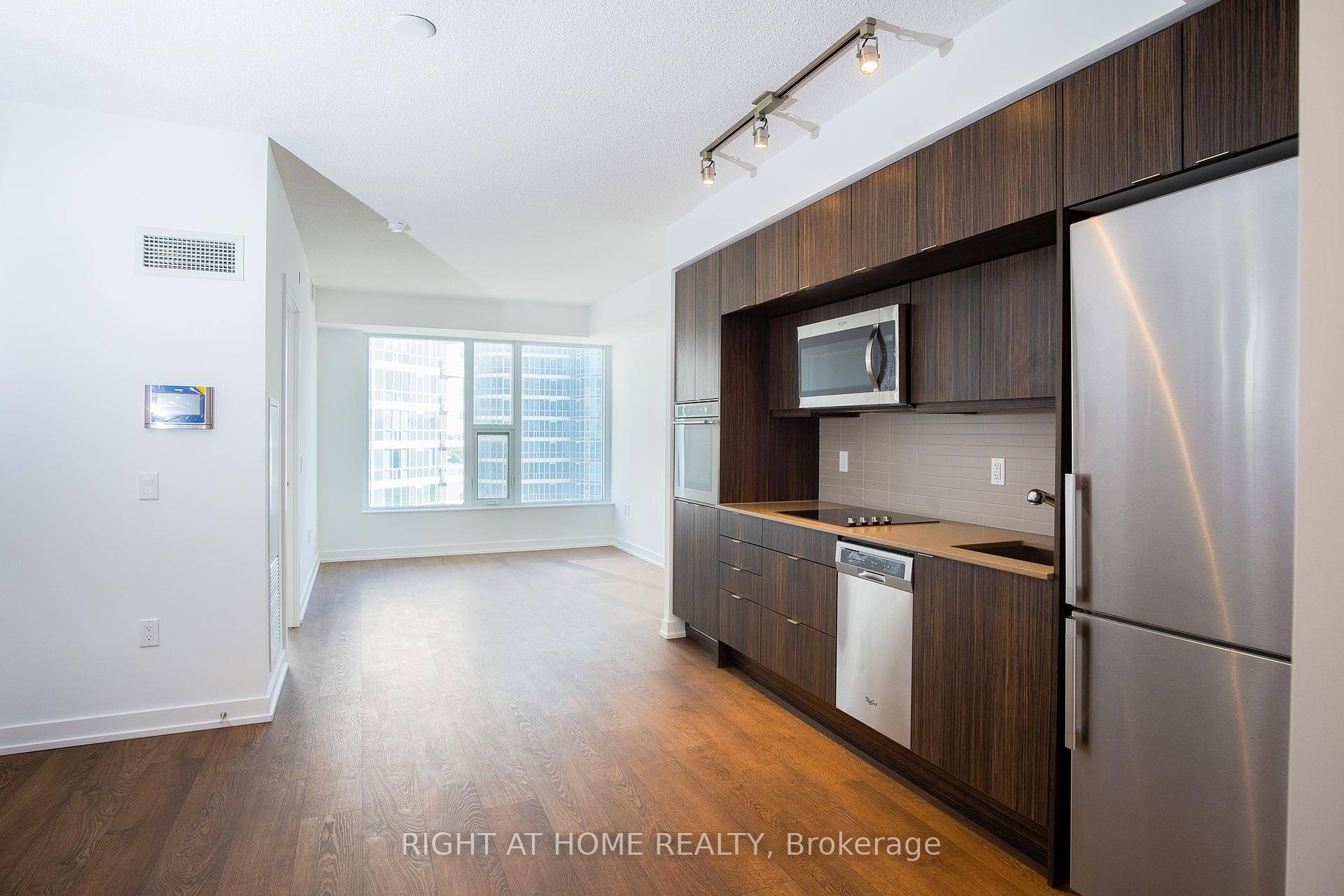 Luxury 1 bed, 1 bath apartment at the iconic 10 York Waterfront and Financial District.