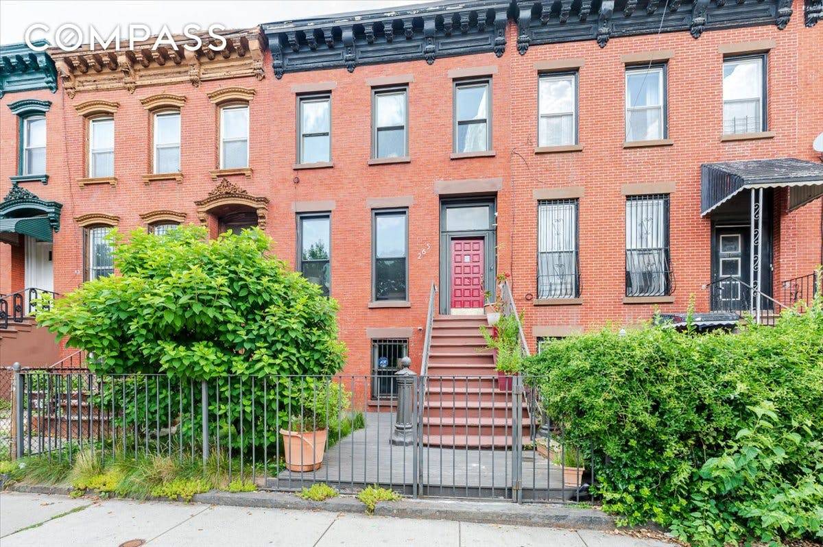 BACK ON MARKET ! ! Welcome to this 2 family owners' duplex 4 bedroom 3.