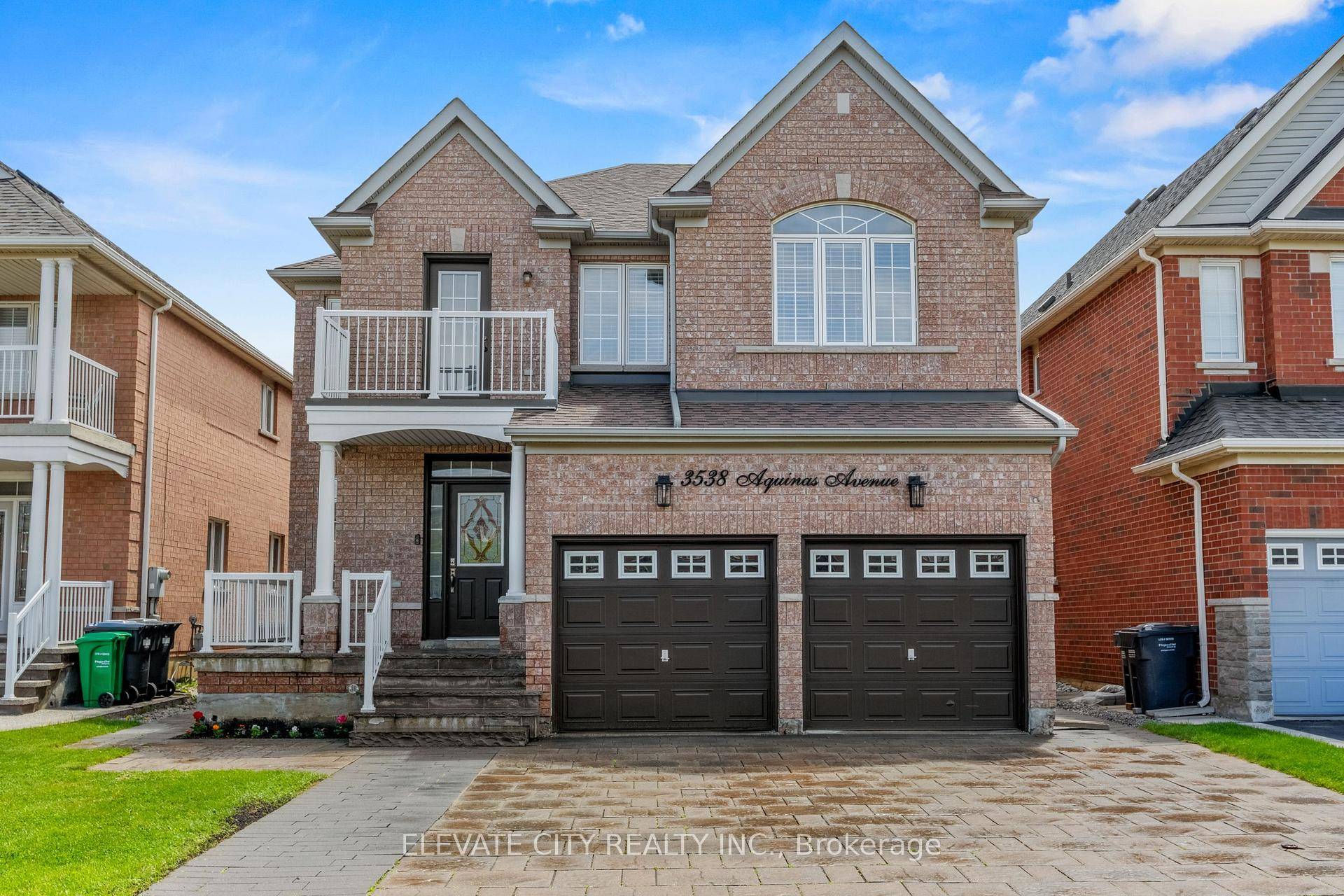 Stunning Detached Home Featuring 4 2 Bedrooms And 5 Bathrooms In The Heart Of Churchill Meadows !