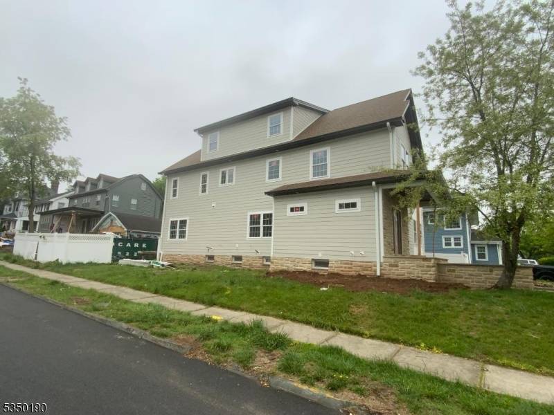 all renovated 2025, 4 bedrooms, living room, dining room, kitchen, 4 full bathrooms, 1 1 2 bath, 2 bedrooms with private bathroom, over 3000 sq ft of living space central ...