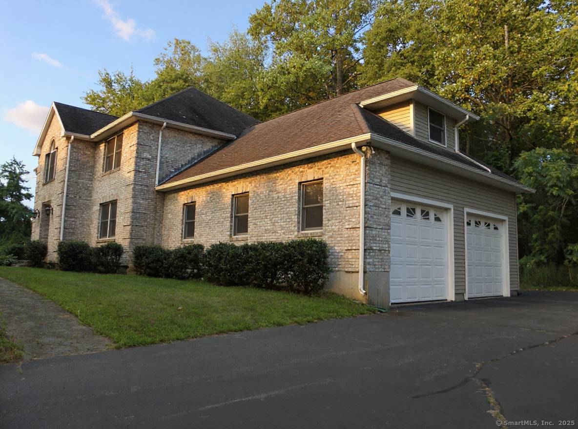 This sprawling Colonial on 2.