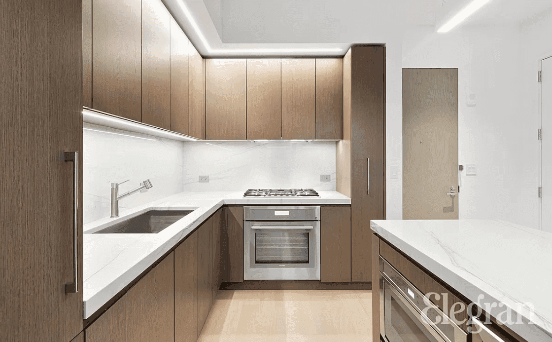 Situated in the heart of West Soho, this spacious 2 bedroom, 2 bathroom property is located in one of the newest luxury condominiums in downtown 77 Charlton.