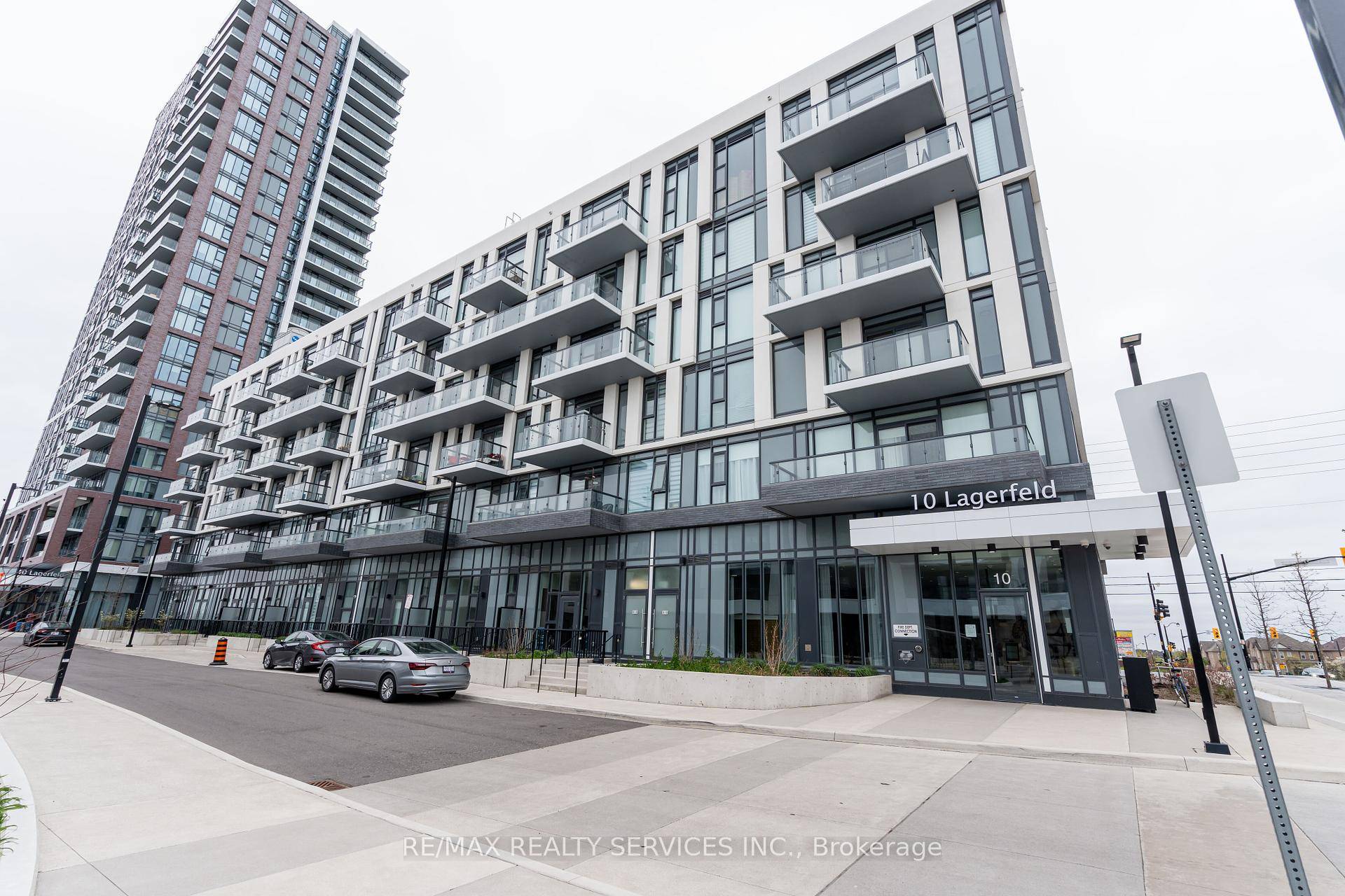 Welcome to this beautifully upgraded 1 bedroom den condo available for Sale in the prestigious Daniels built community of Northwest Brampton.