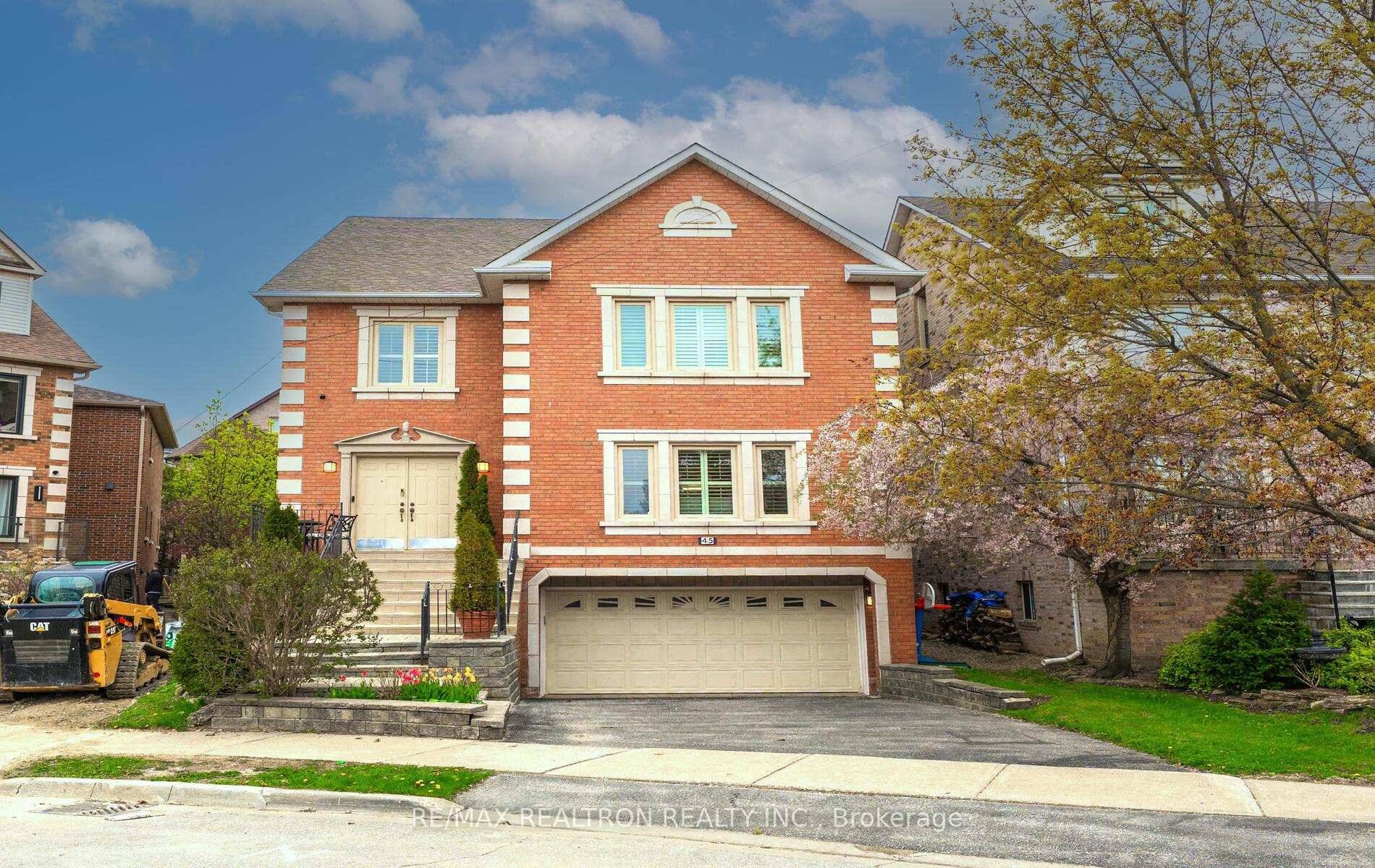 RARELY AVAILABLE HIGHLY SOUGHT AFTER MICHAEL COURT MELROSE HOME ON PREMIUM PIEPOOL SIZE LOT ACROSS FROM THE PARK !