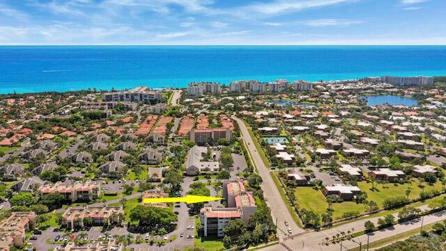 Experience the Best of Jupiter's Coastal Lifestyle !