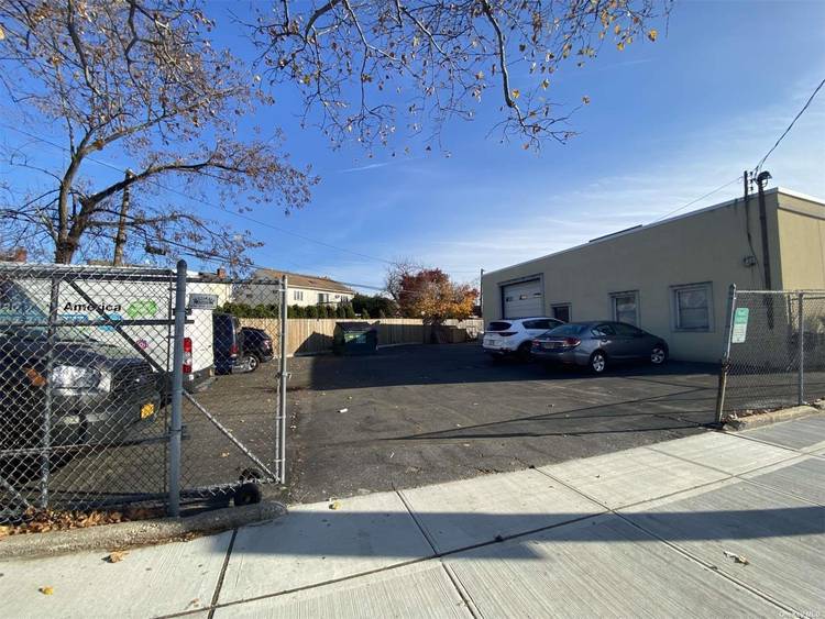 This highly trafficked mulit use commercial location has prime frontage while boasting a newly renovated showroom equipped with an 11 foot roll up door with 12 foot ceilings for storage ...