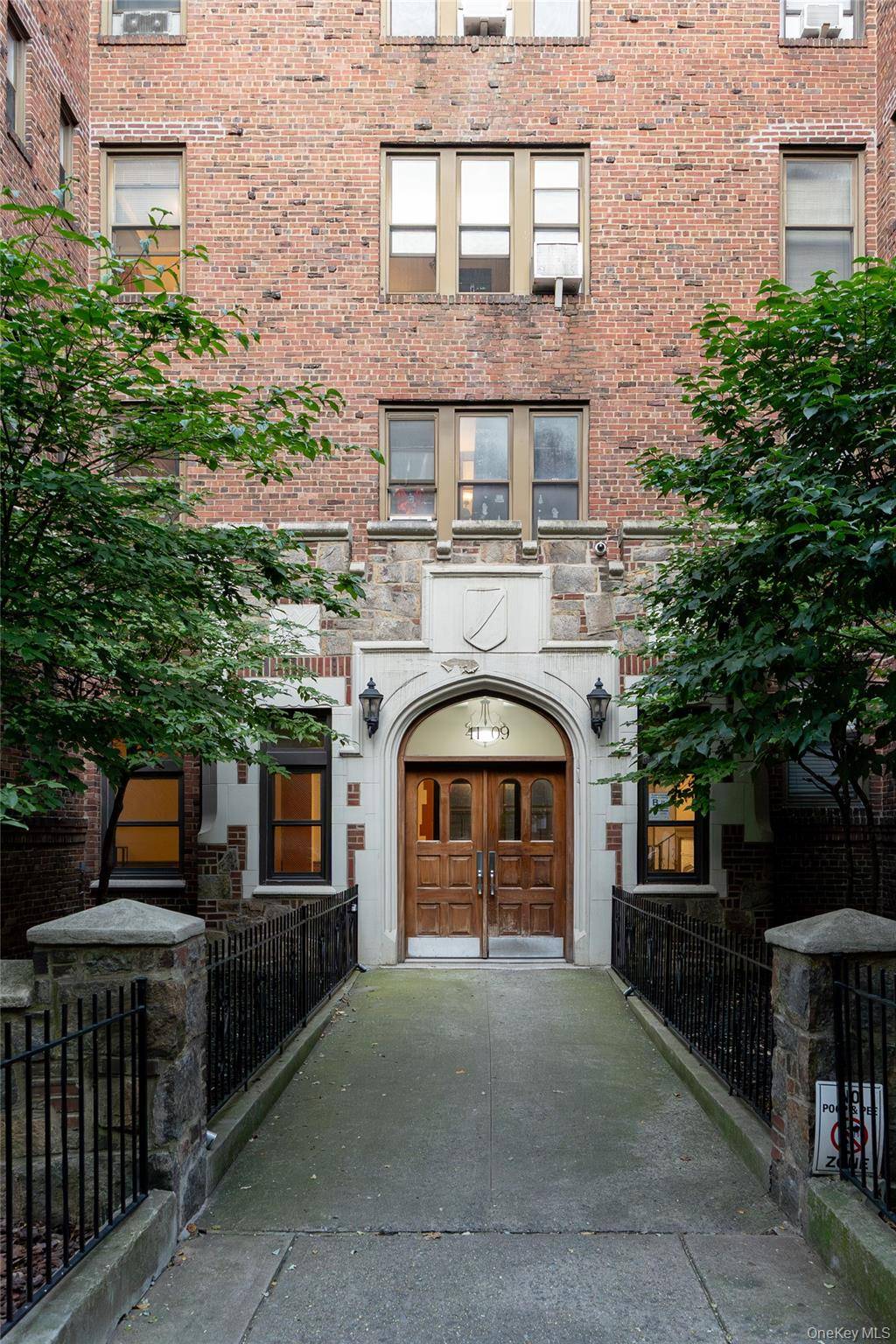Spacious 1Bed 1Bath Condominium with Bonus Auxiliary Room in the Heart of Sunnyside.