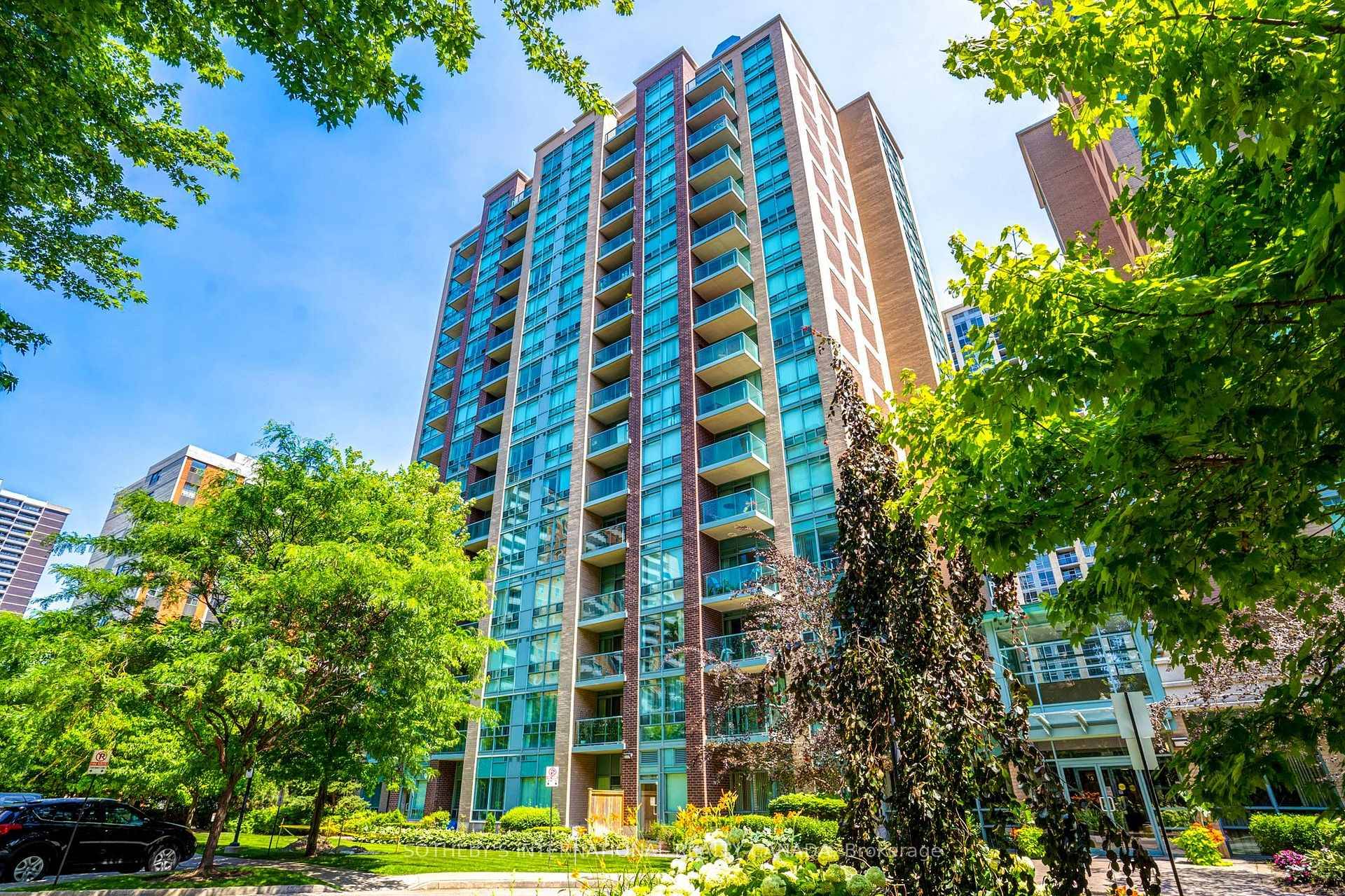 Stylish amp ; Well Maintained 1 Bedroom Condo in the Heart of Islington Village.