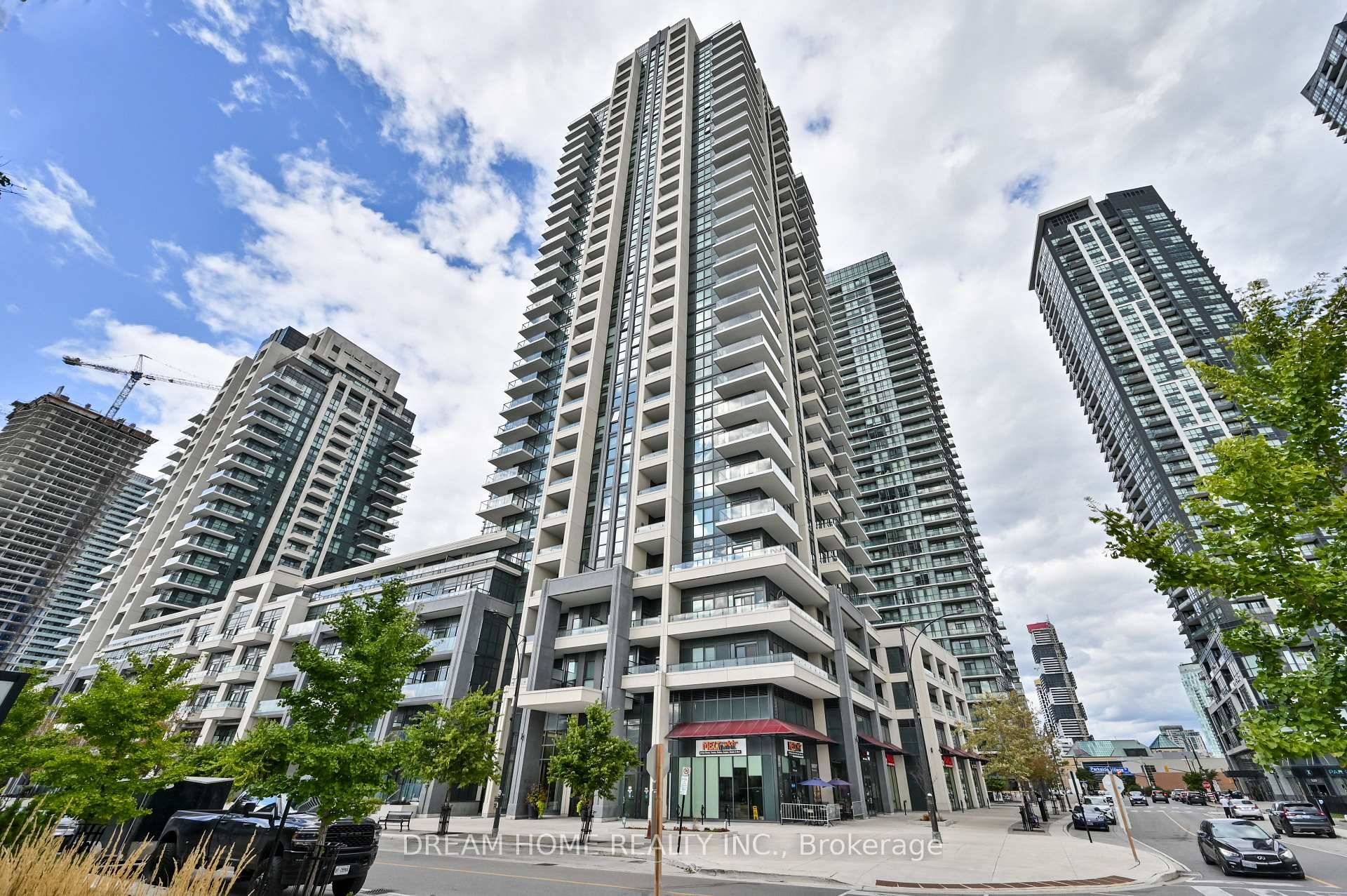 Beautifully maintained Three bedroom townhouse featuring a bright open concept layout.