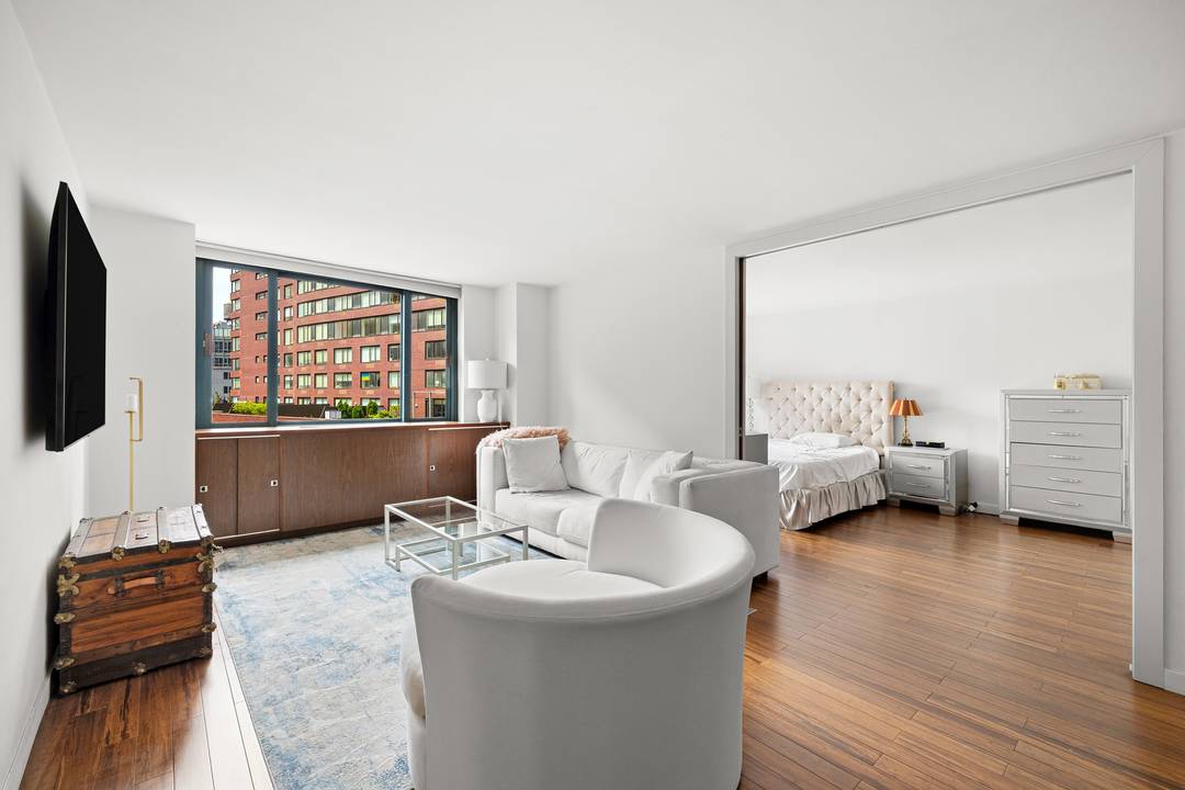Welcome to your new home, or smart investment, in the heart of vibrant Union Square.