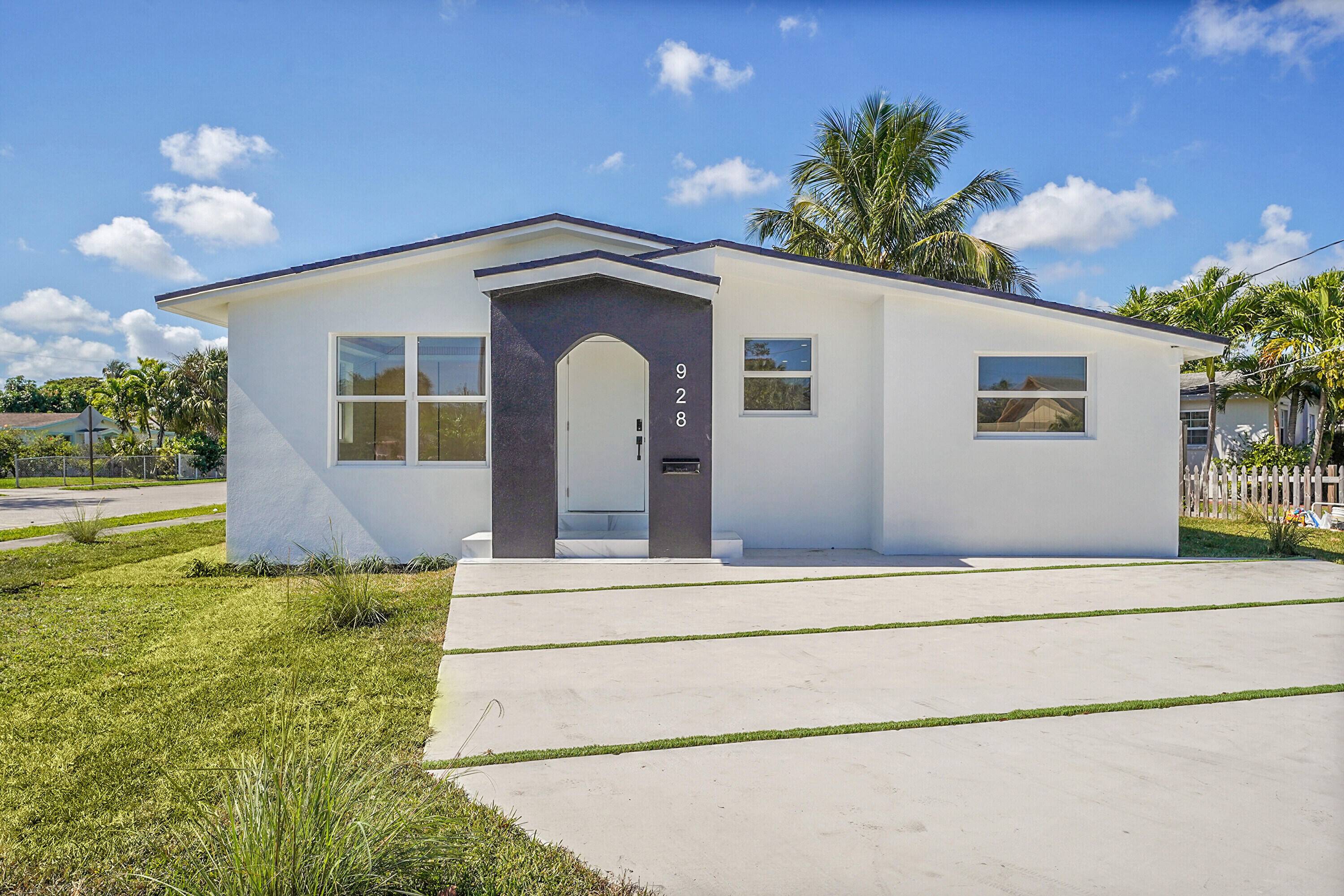 Beautiful, luxurious designed single family home located five mins from vibrant downtown WPB.