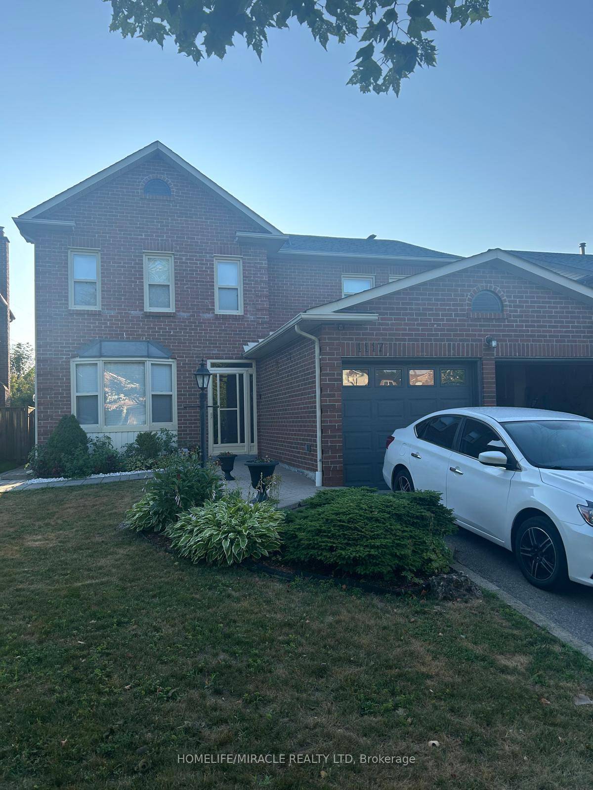 This legal 2 bedroom basement is in the beautiful Liverpool neighborhood in Pickering.