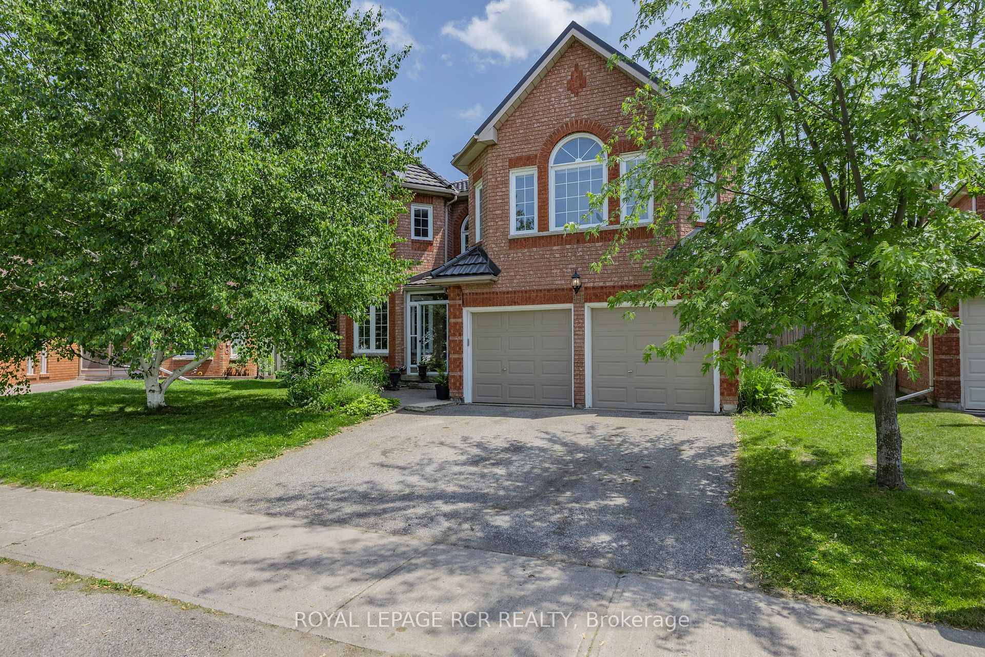 Nestled on an incredibly private, oversized pie shaped lot sits this beautiful 4 1 bedroom family home with room for everyone !