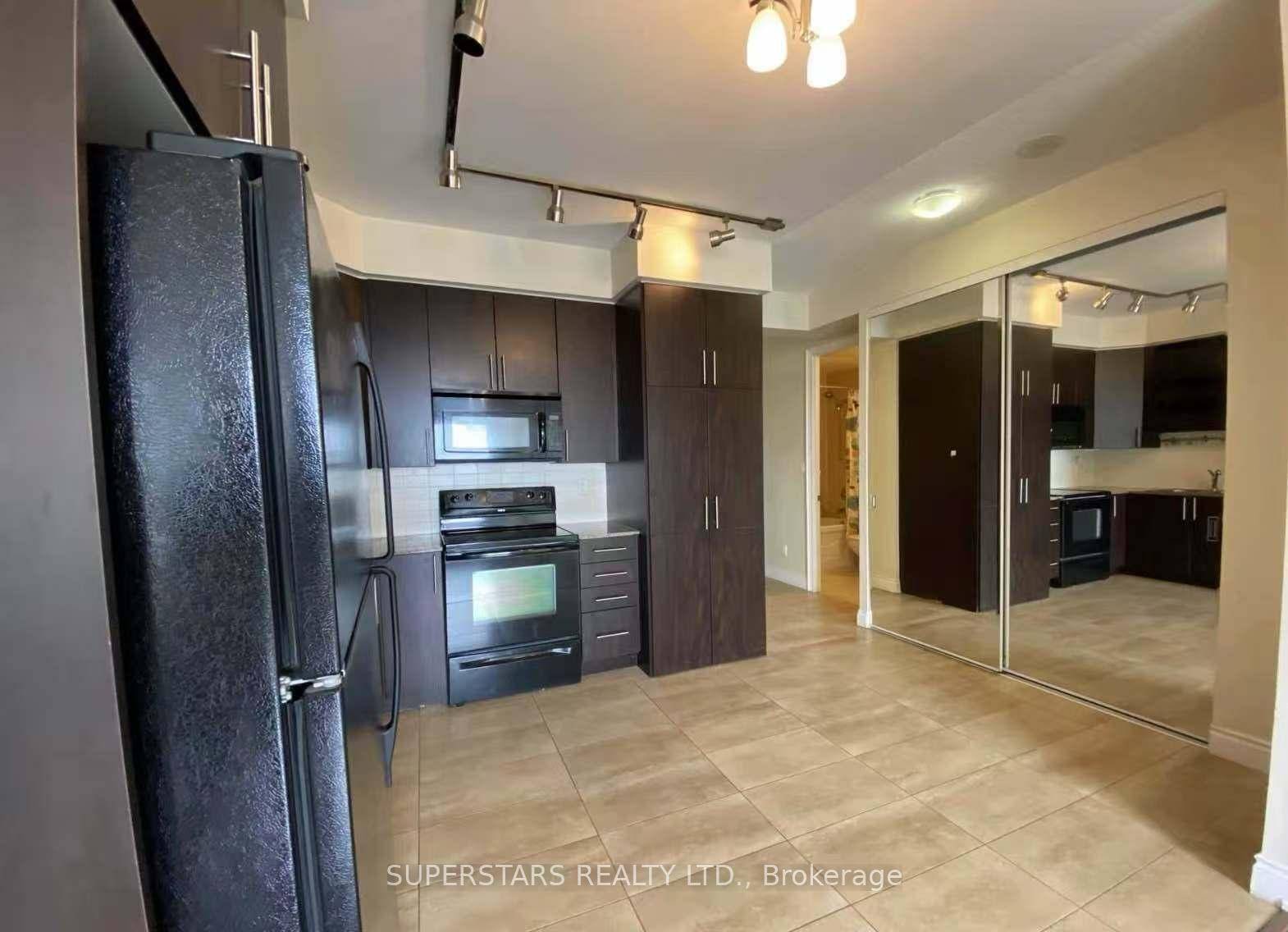 Luxurious Condo In Prime Location W Great Facilities.