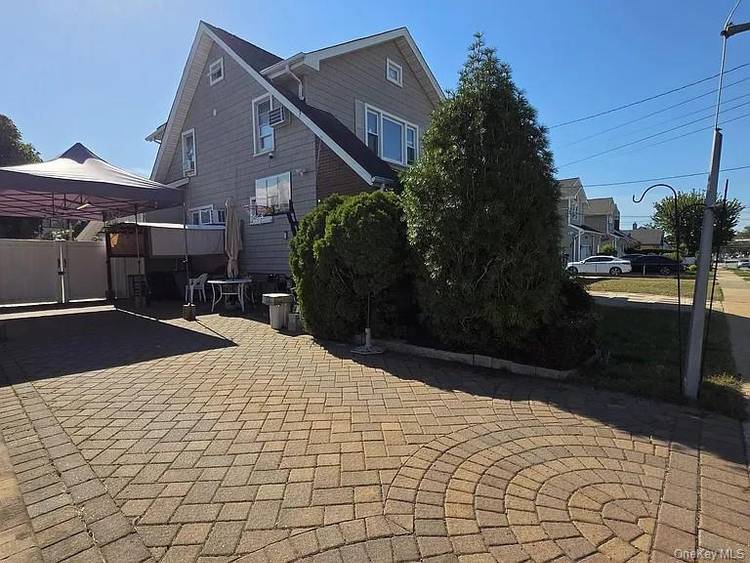 Impeccably maintained 2 story home.