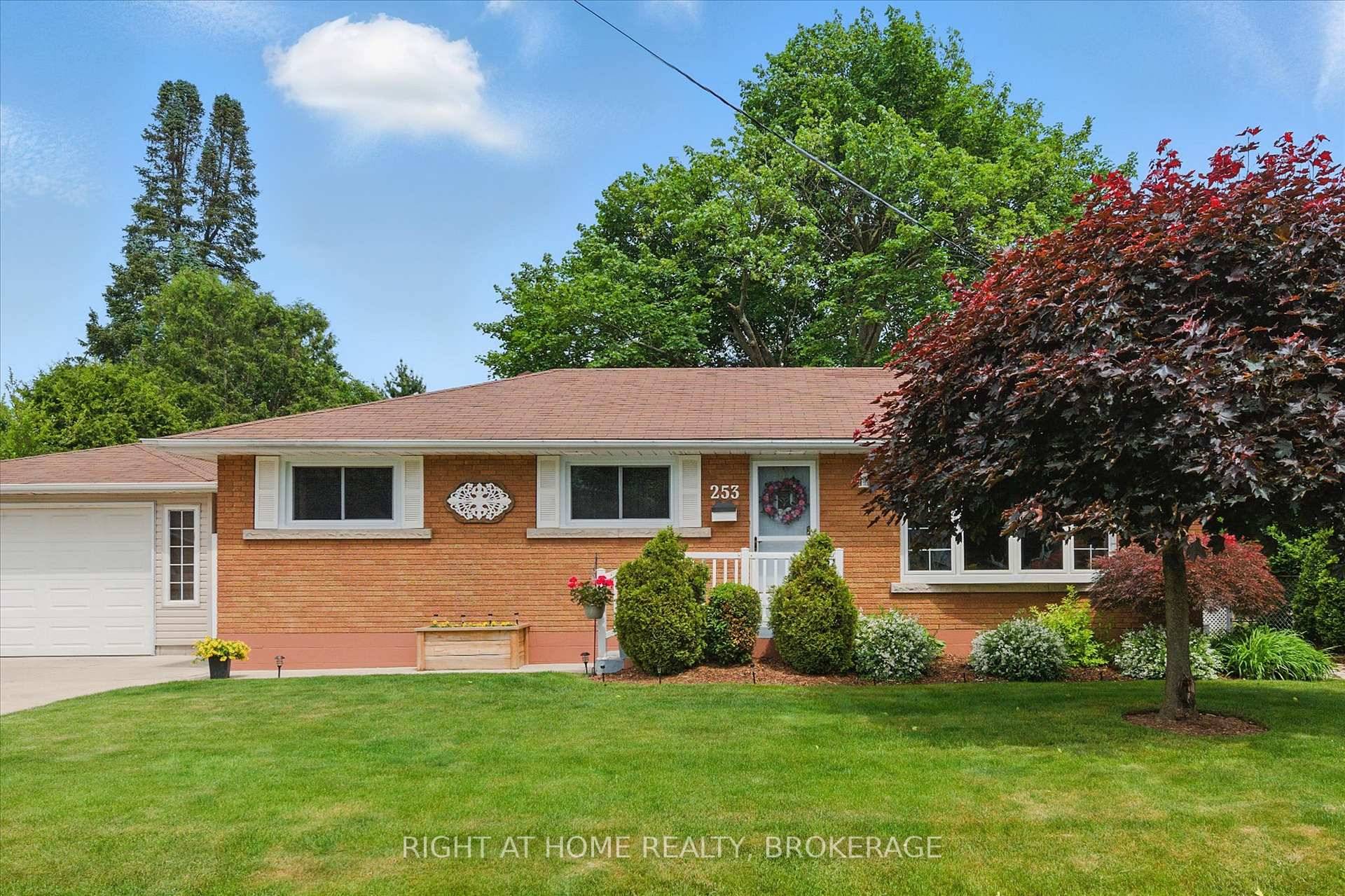 Welcome to your dream home in the heart of Old Ancaster's coveted Nakoma community !