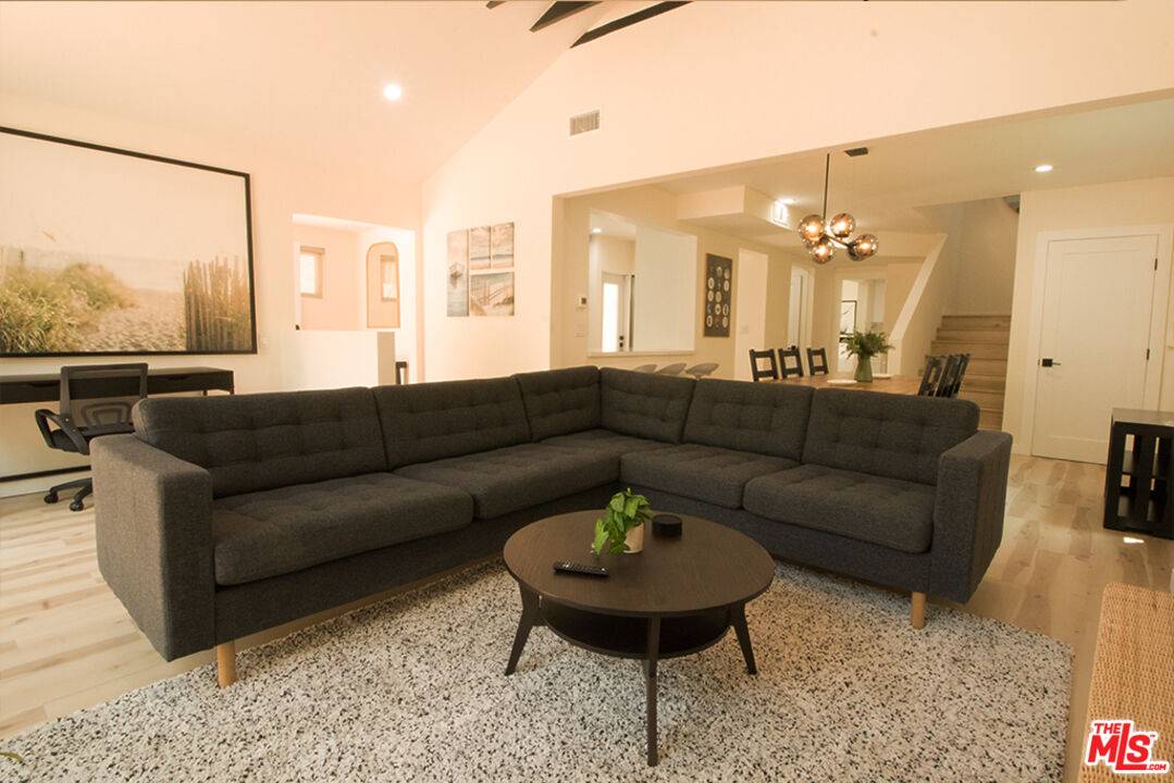 9042 Phyllis Ave 3BR Sunset Strip La