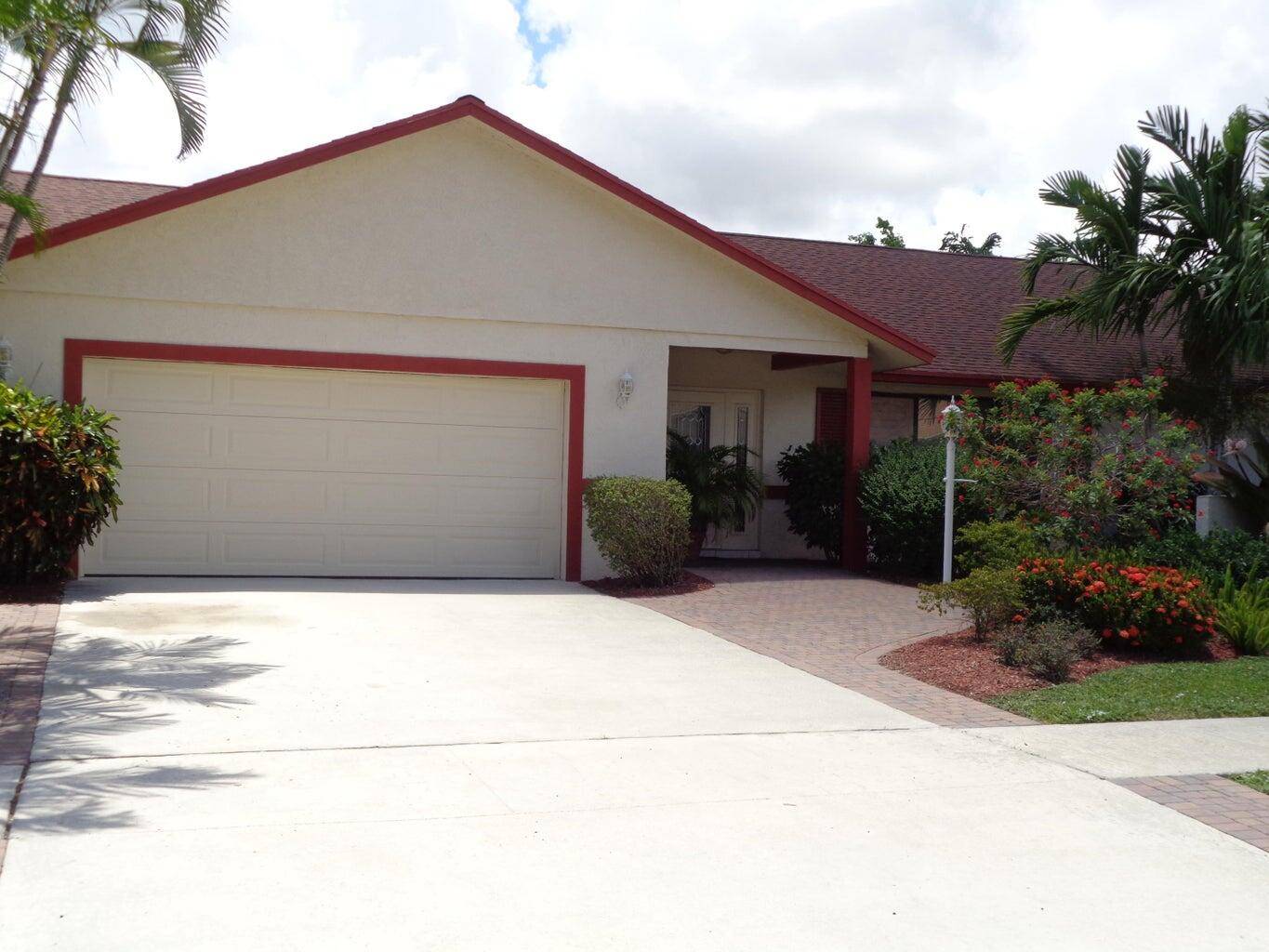 Located in the wonderful community of Pheasant Walk, this home has 3 bedrooms, 2 baths and 2 car garage with a split floor plan and a pool.