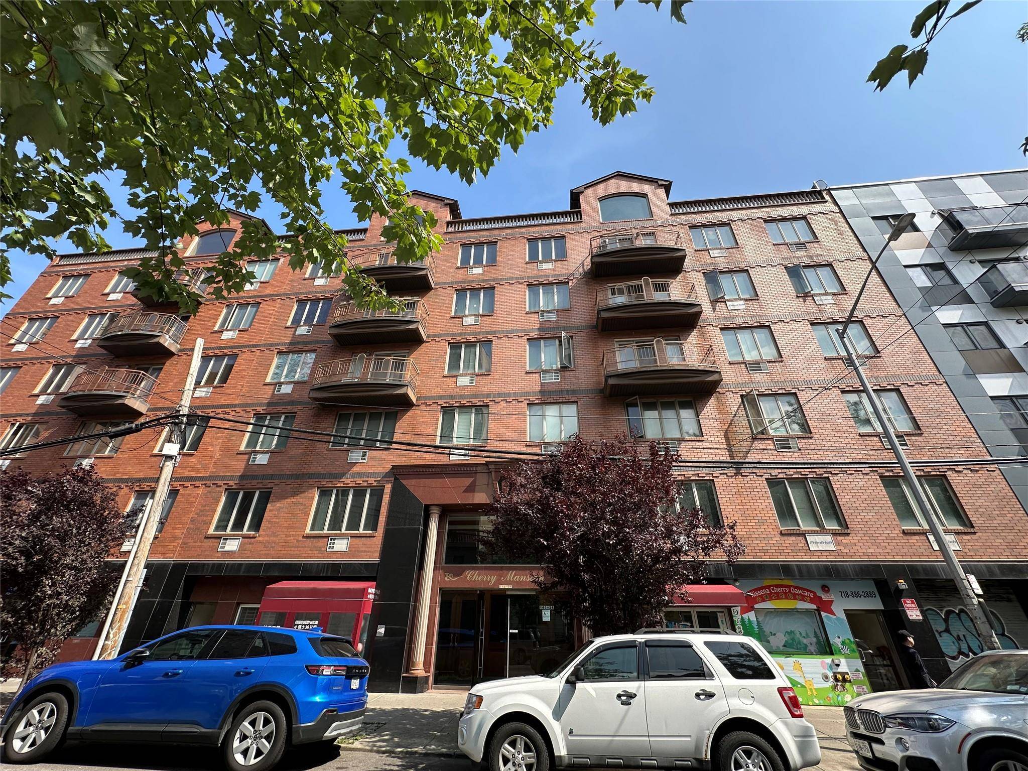 Flushing 1 Bedroom spacious layout compare to new building.
