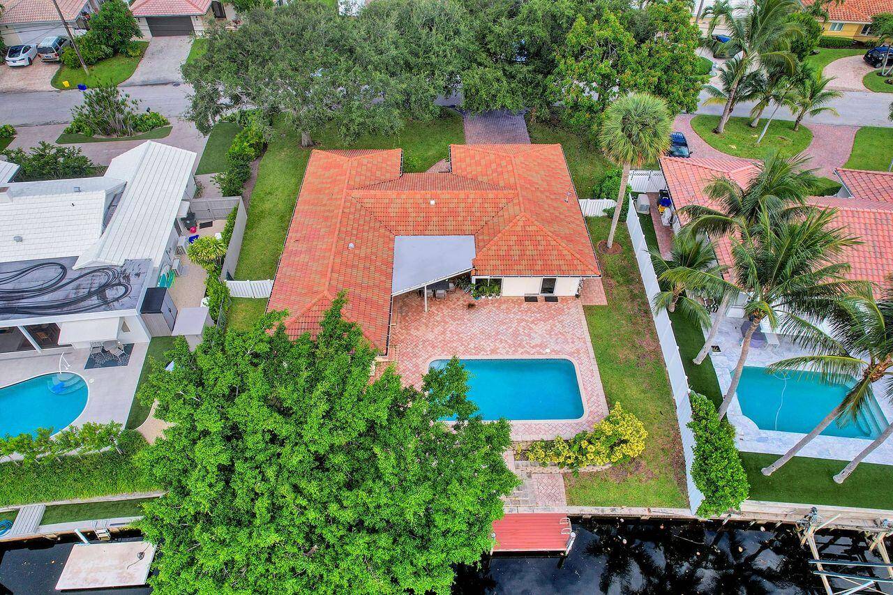 Waterfront Pool Home in East Boca RatonDiscover the perfect blend of comfort, style, and location with this beautifully maintained 3 bedroom, 2 bathroom waterfront pool home, available furnished or unfurnished.