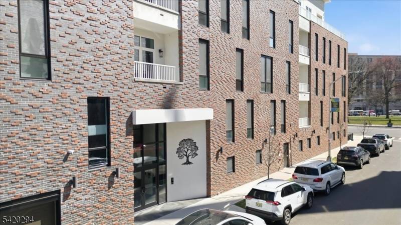 Brand New Luxury Condo in Newark !