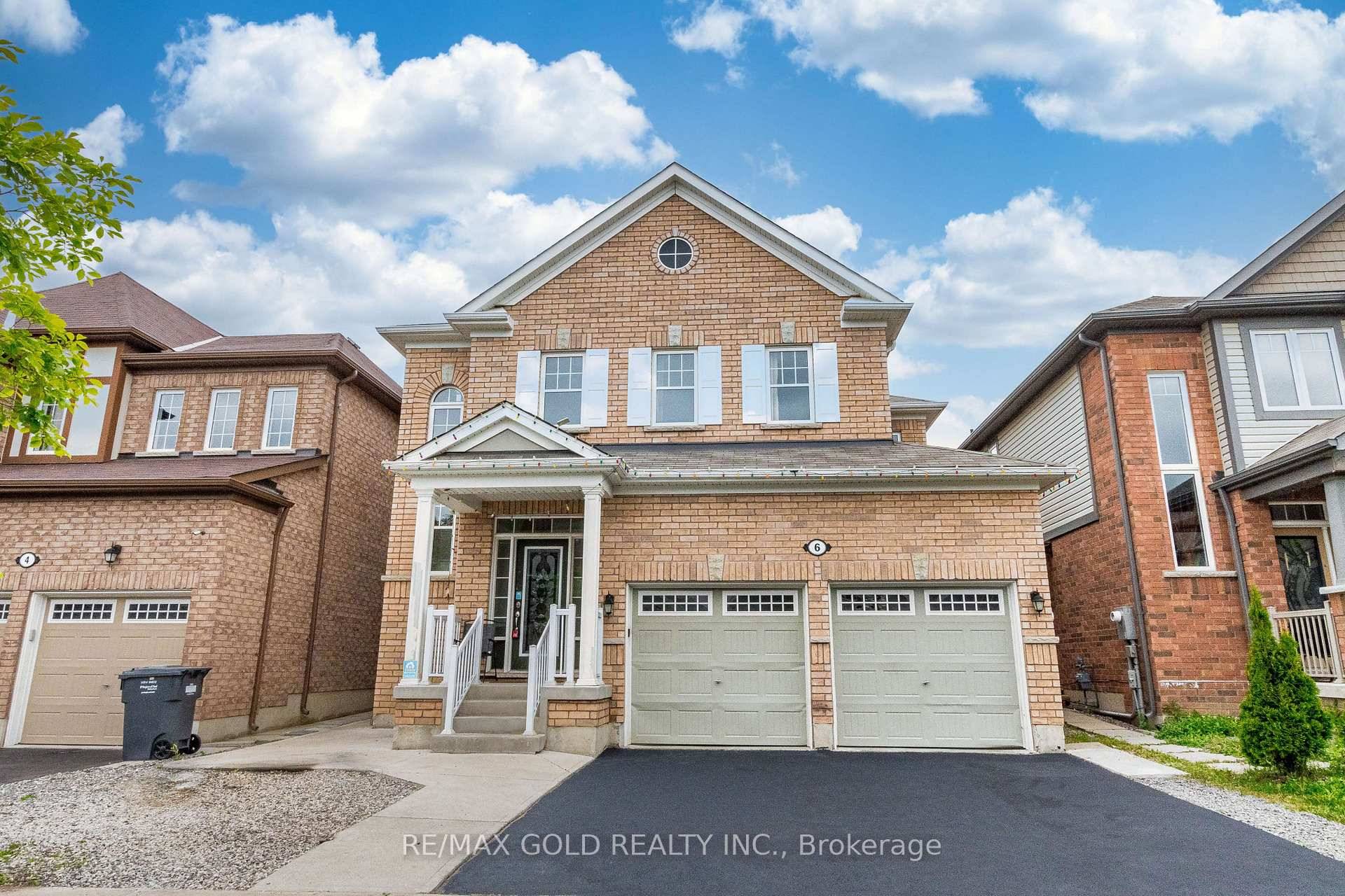 A Lovely 4 Bdrm Home Fully Detached Upgraded Family Home 2362 Sqft As Per Mpac Impressive 9Ft Smooth Ceiling On M Floor !