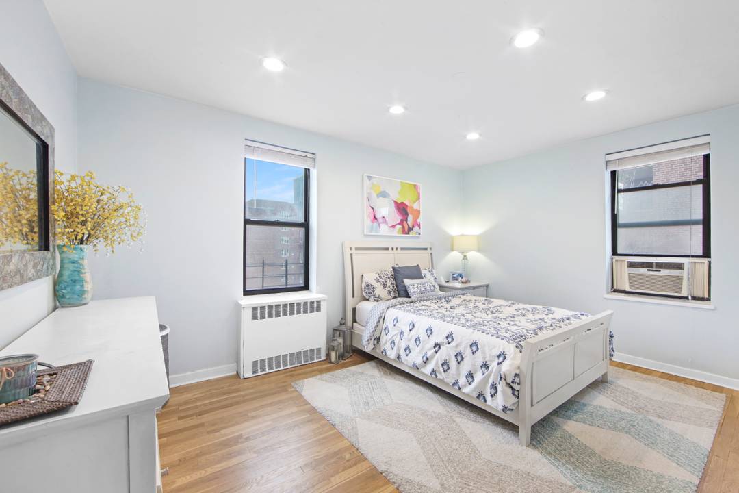 Nestled in the heart of Forest Hills, these two 2 bedroom coop apartment offer a spectacular living experience on the top 7th floor of the prestigious Lincoln Building.