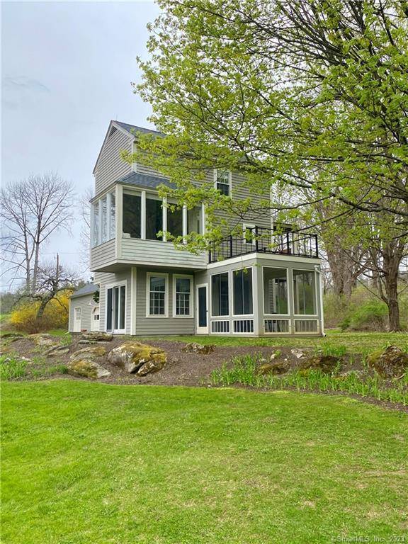 Idyllic 3 Story Guest House with Views 5, 500 month July August 2025 4, 500 month September October 2025 This stunning contemporary cottage, set on a peaceful country road with ...