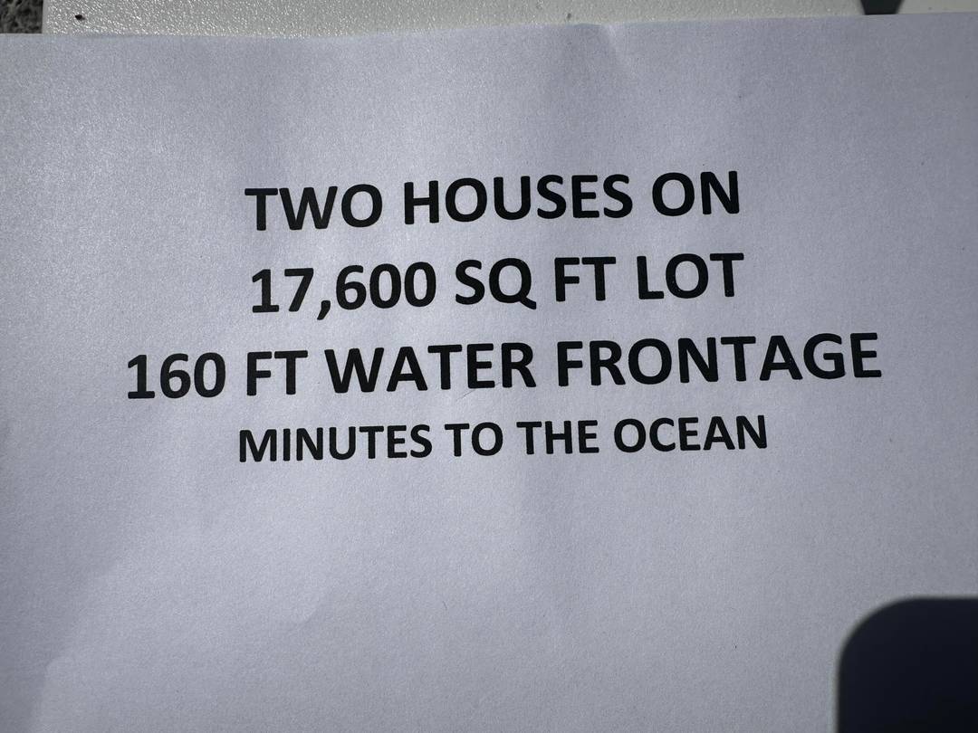 160' of PRIME DOCKAGE on a 17, 600 SF lot.