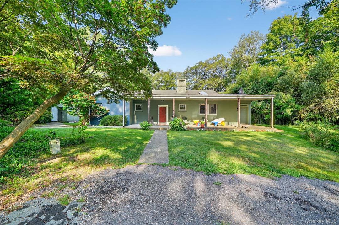 Sleek Country Retreat with Pool amp ; Supreme Privacy in Teatown.