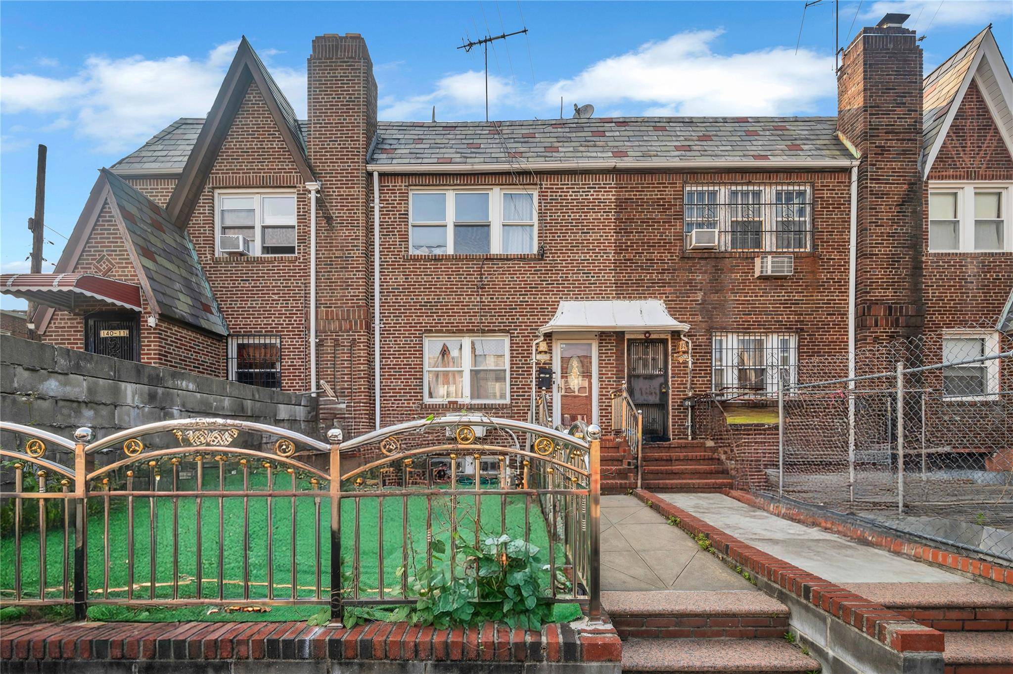 WHOLE HOUSE RENTAL AVAILABLE !