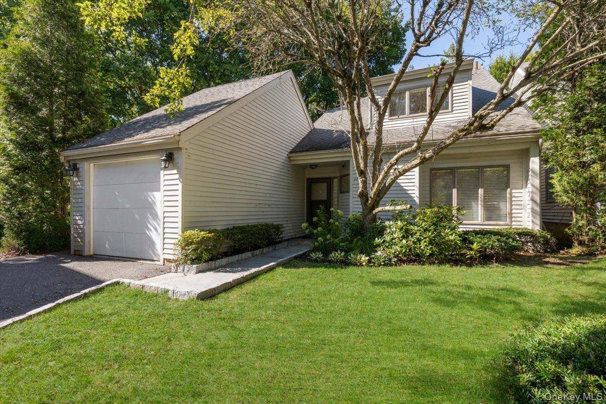 A rare opportunity awaits in the highly acclaimed Scarsdale School District the only townhome community of its kind.