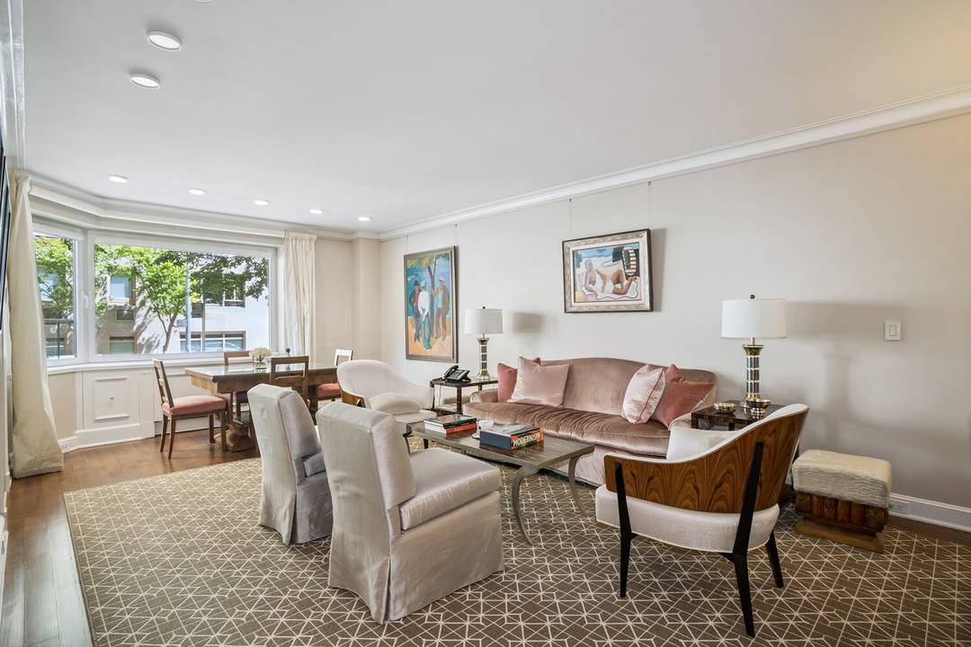 Move In Ready Perfection on Fifth Avenue This beautifully renovated 2 bedroom, 2 bathroom residence offers an elegant blend of modern updates and timeless sophistication in a premier white glove ...