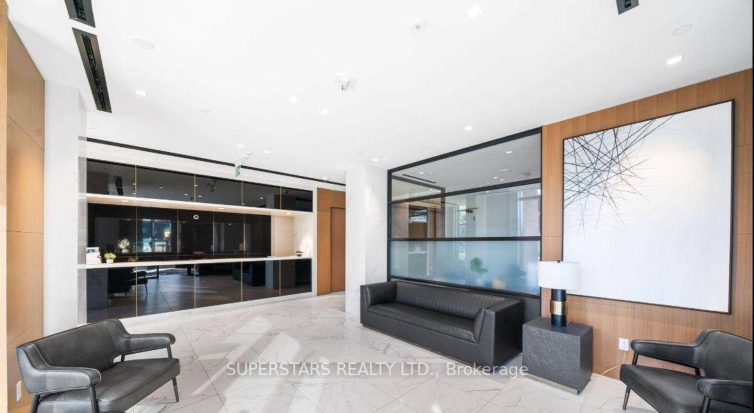 777 sq ft 352 sq ft balcony Over 1, 000 sq ft of living space !