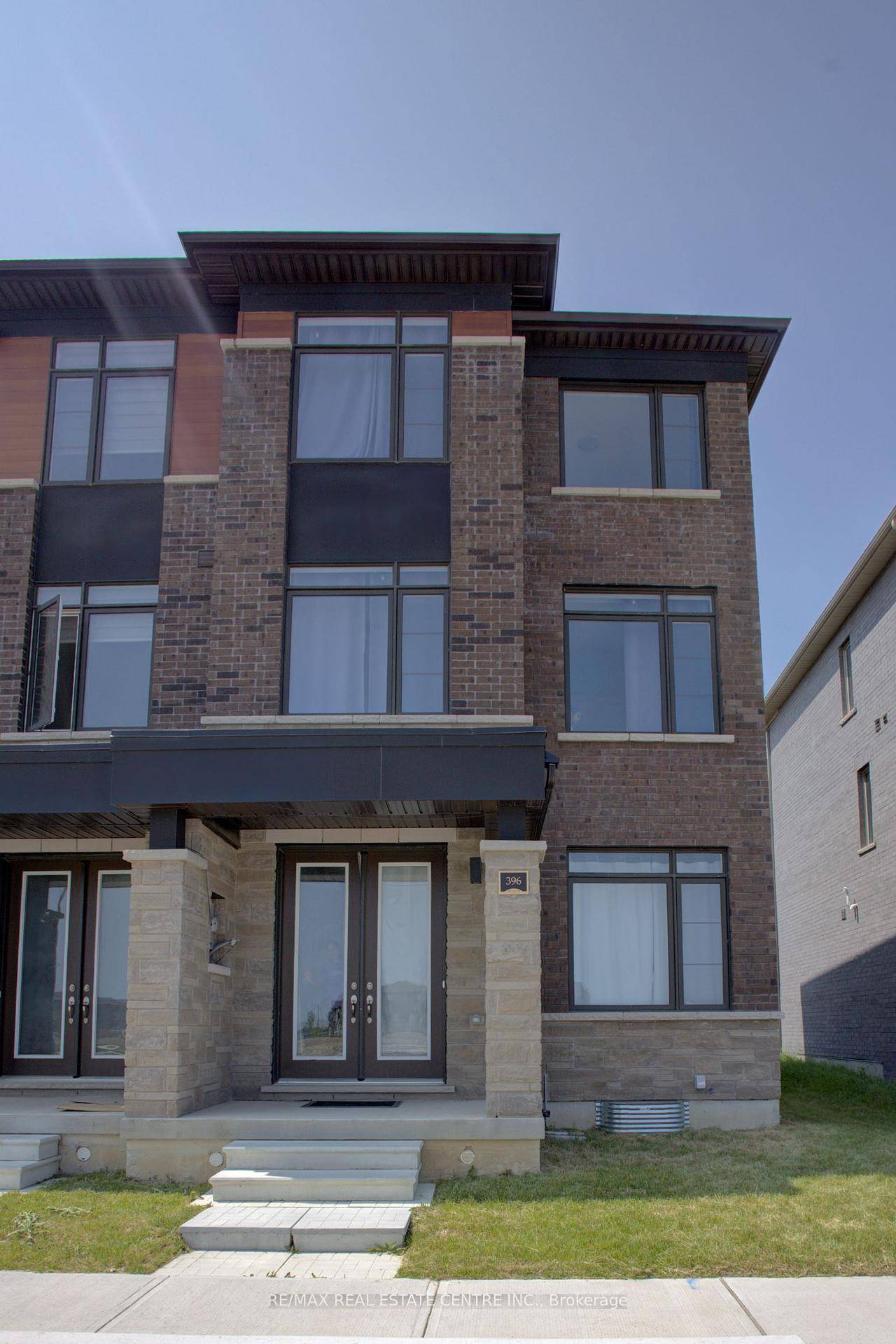 Stunning 3 1 Bedroom Freehold Corner Townhouse in Caledon !