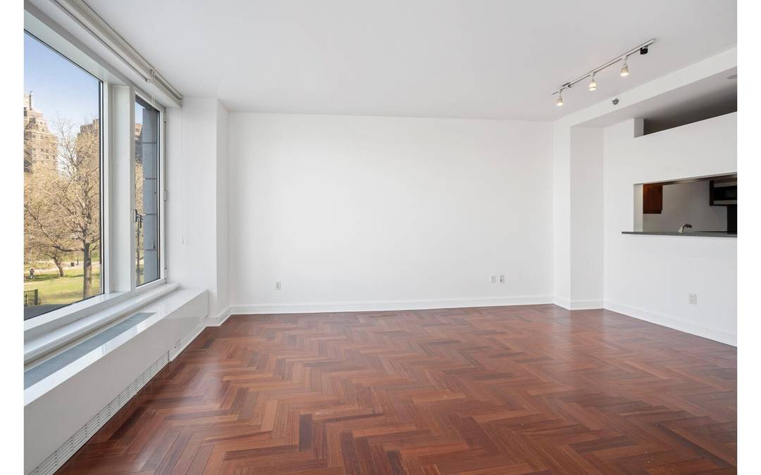 Beautiful 1 bedroom amp ; 1 bathroom in The Heritage !