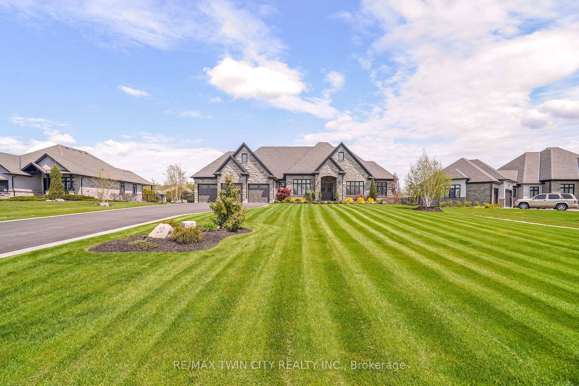 Welcome to Luxury Living in Valley Estates !