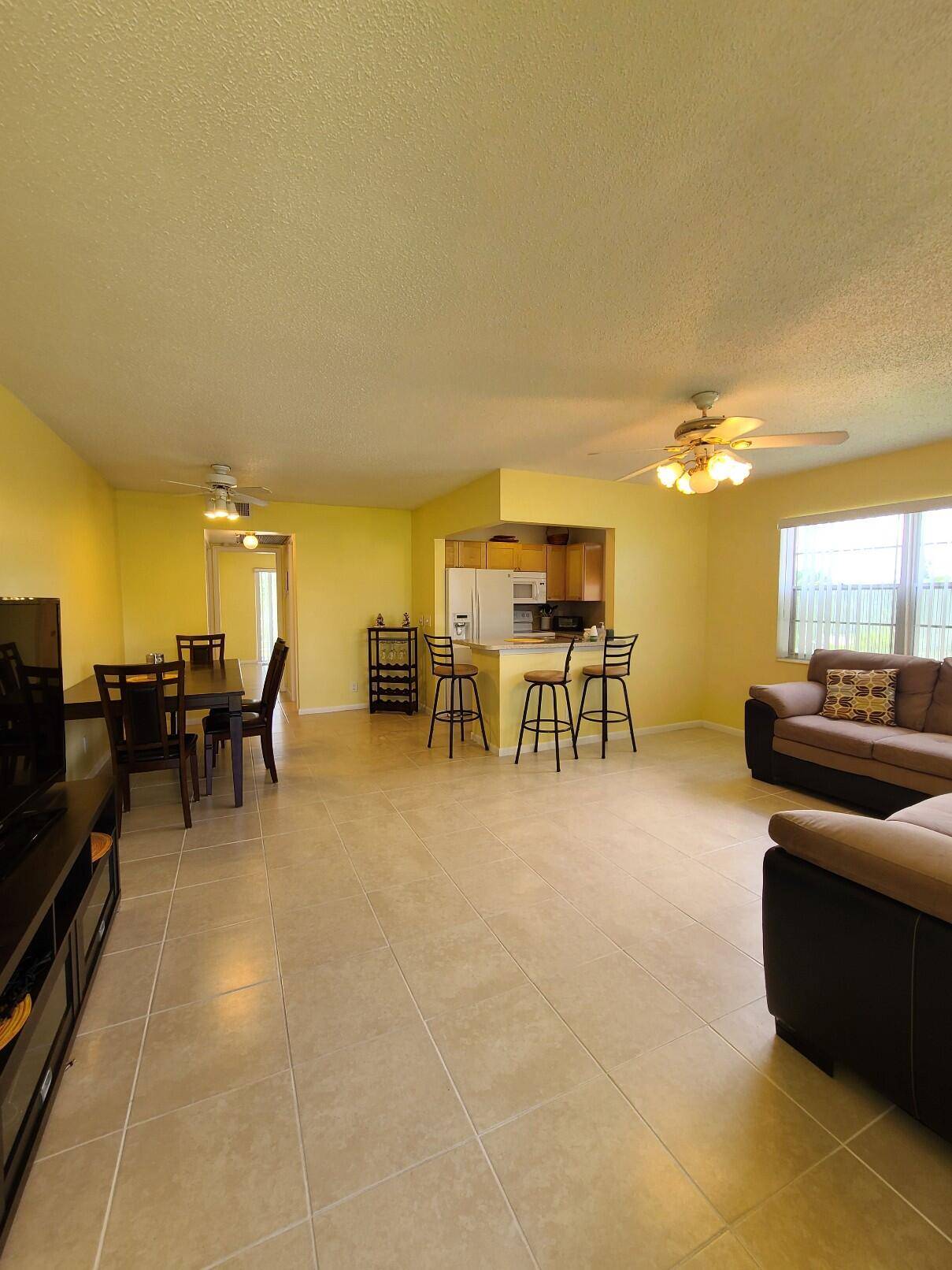 Charming 1 bed, 1. 1 bath renovated unit in desirable 55 Century Village.