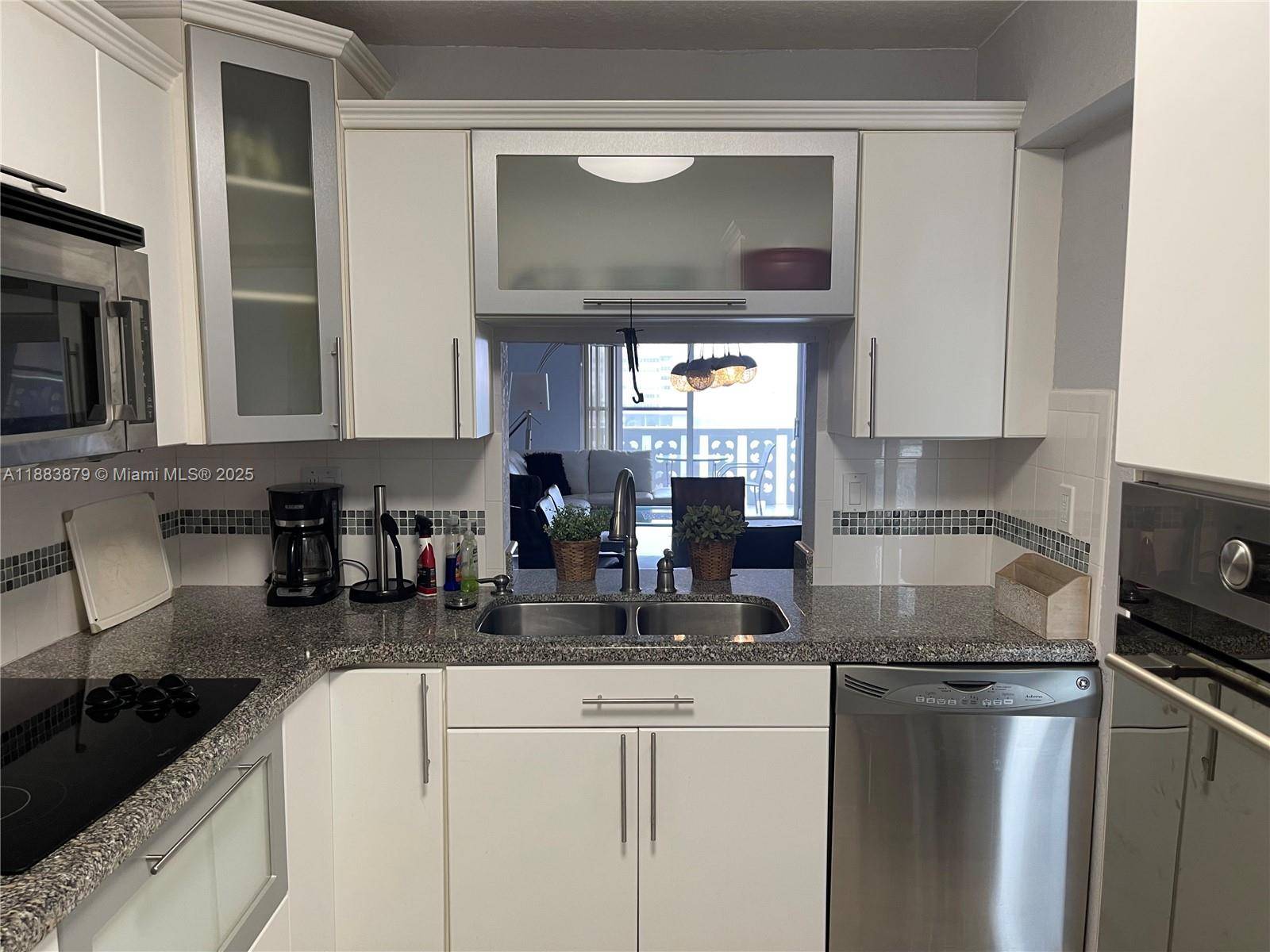Beautifully Remodeled 2 Bedroom, 2 Bathroom Unit on the Intracoastal This stunning and unique unit has been fully remodeled and offers everything you need spacious interiors, beautiful views, and an ...