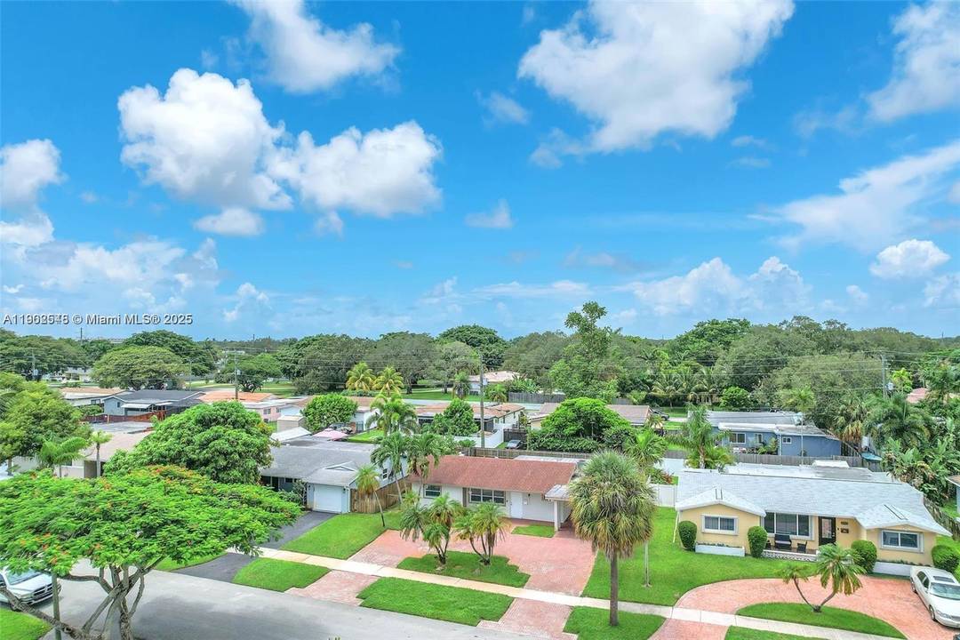 This Beautiful Hollywood Heights gem features modern finishes throughout, including an open concept kitchen with quartz countertops, sleek dark laminate flooring, and hurricane impact windows and doors for peace of ...