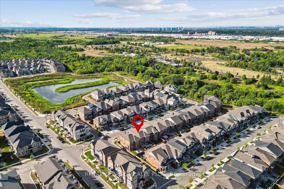 Gorgeous Detached home in high demand Joshua Meadows neighbourhood of Oakville.